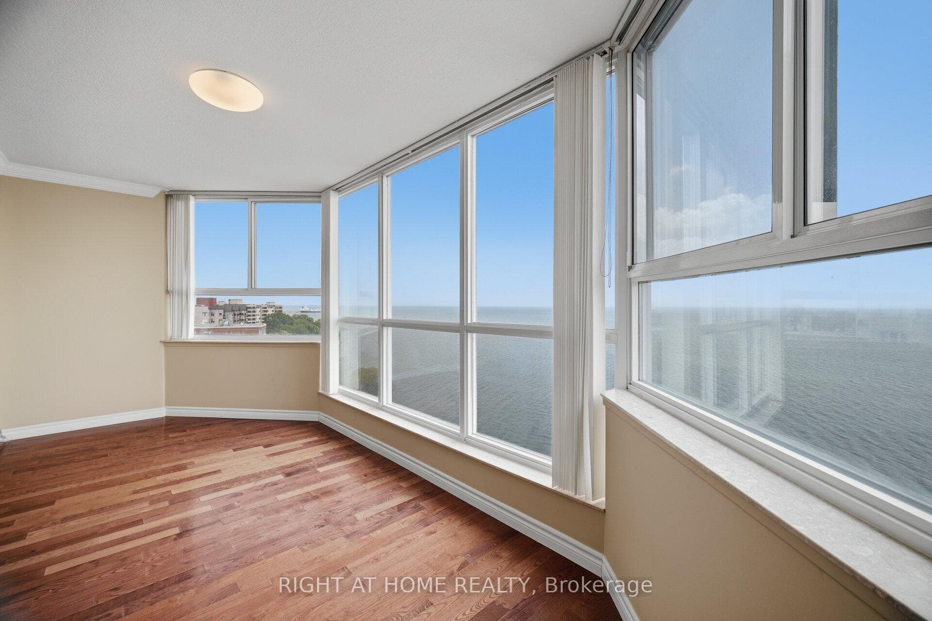 5280 Lakeshore Road Unit 1104 photo 16