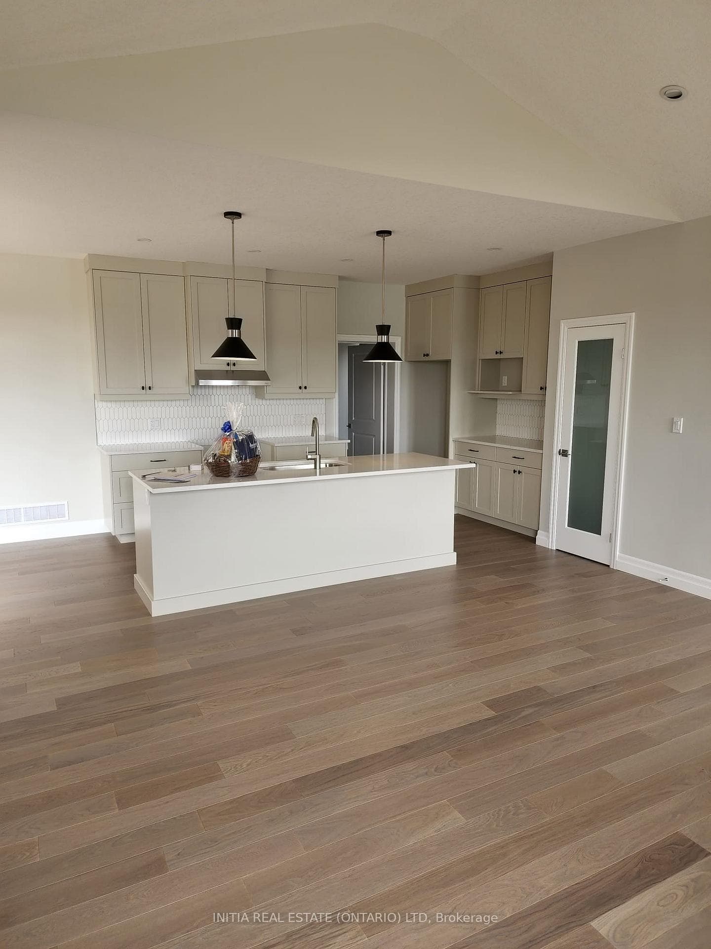 119 Renaissance Drive photo 9
