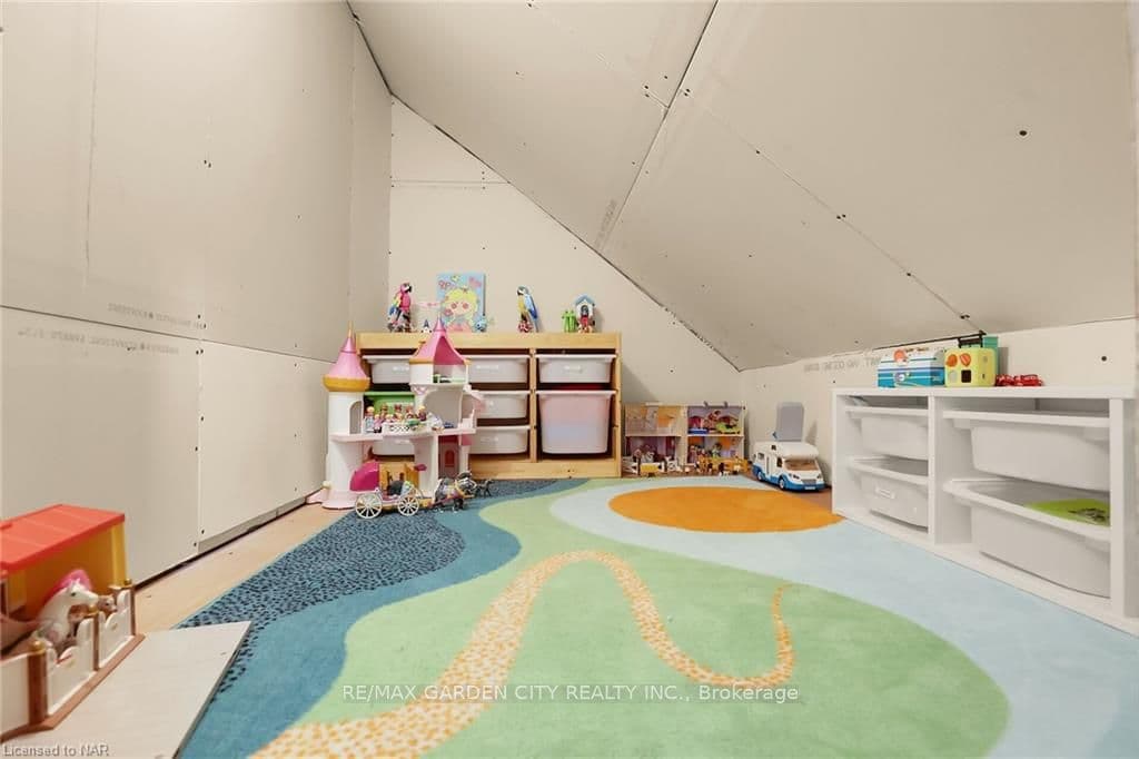 12 PHILPARK Road photo 24