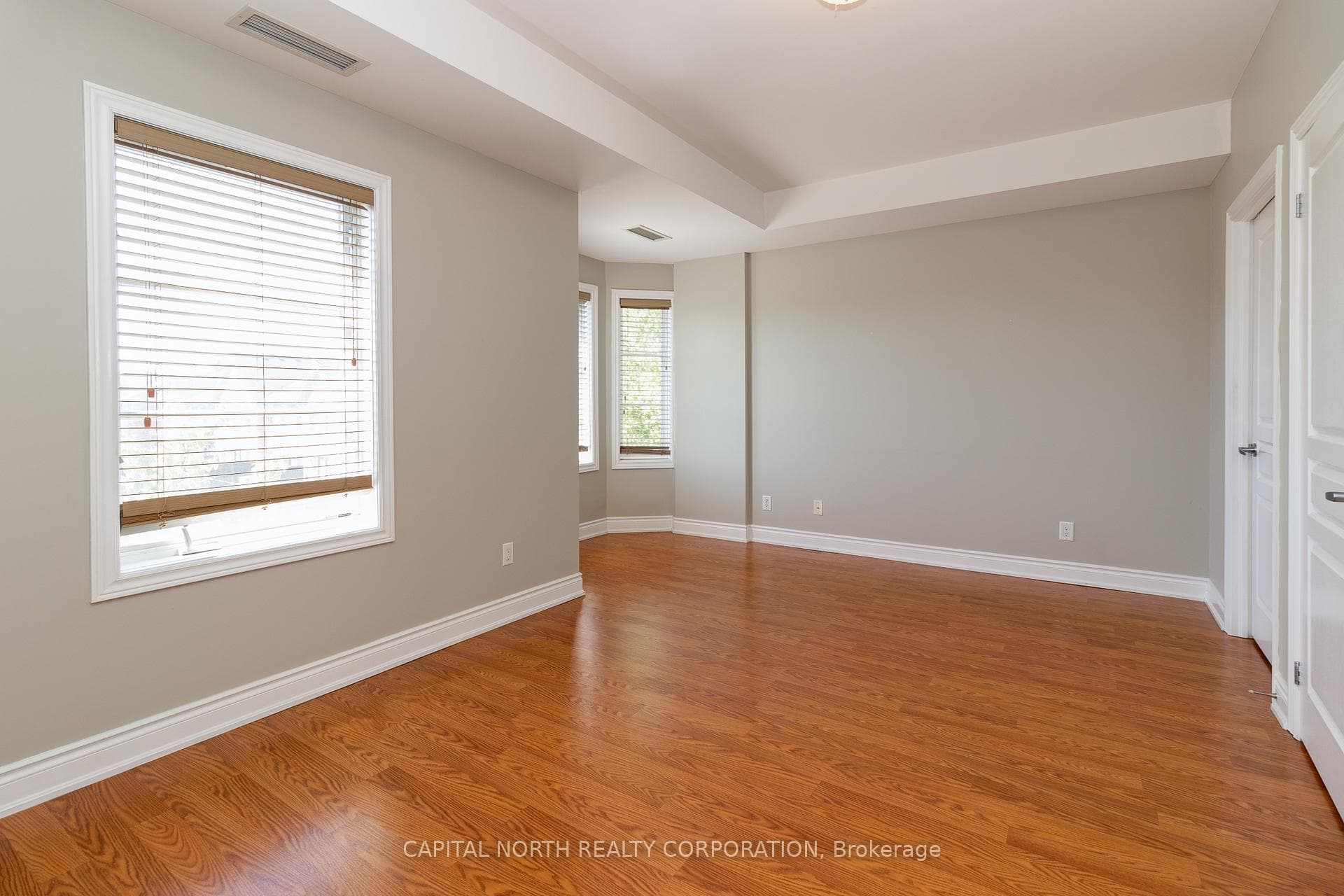 9901 Keele Street Unit 305 photo 19