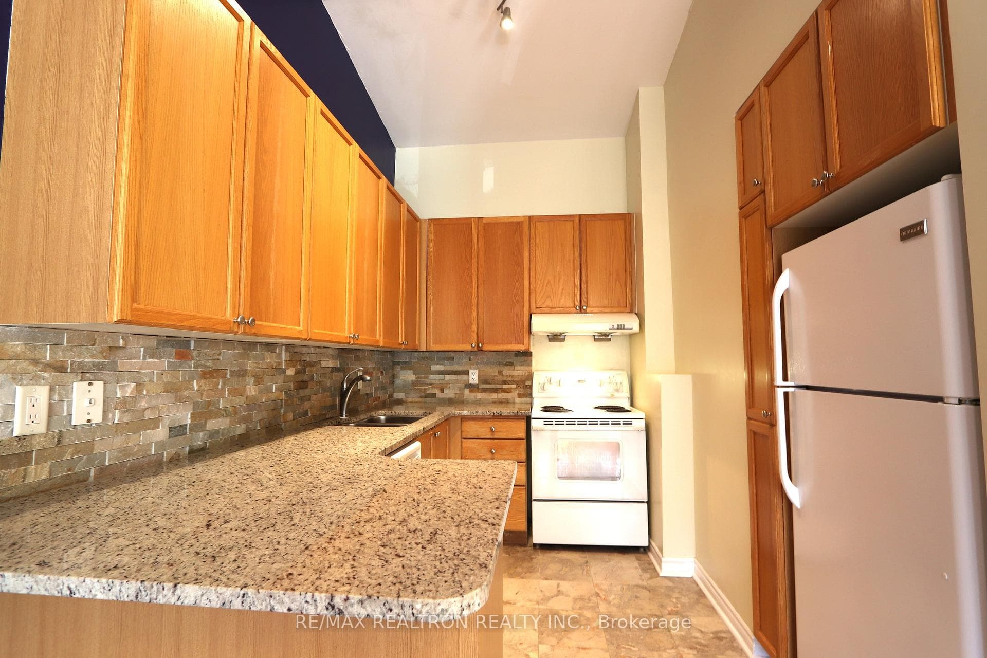 73A Town Centre Court Unit 119 photo 12