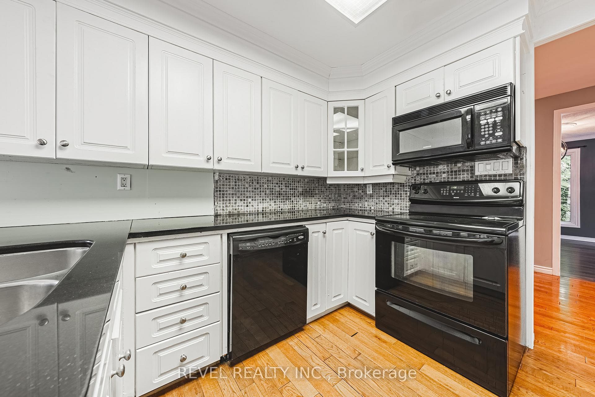 80 Blackthorn Lane photo 10