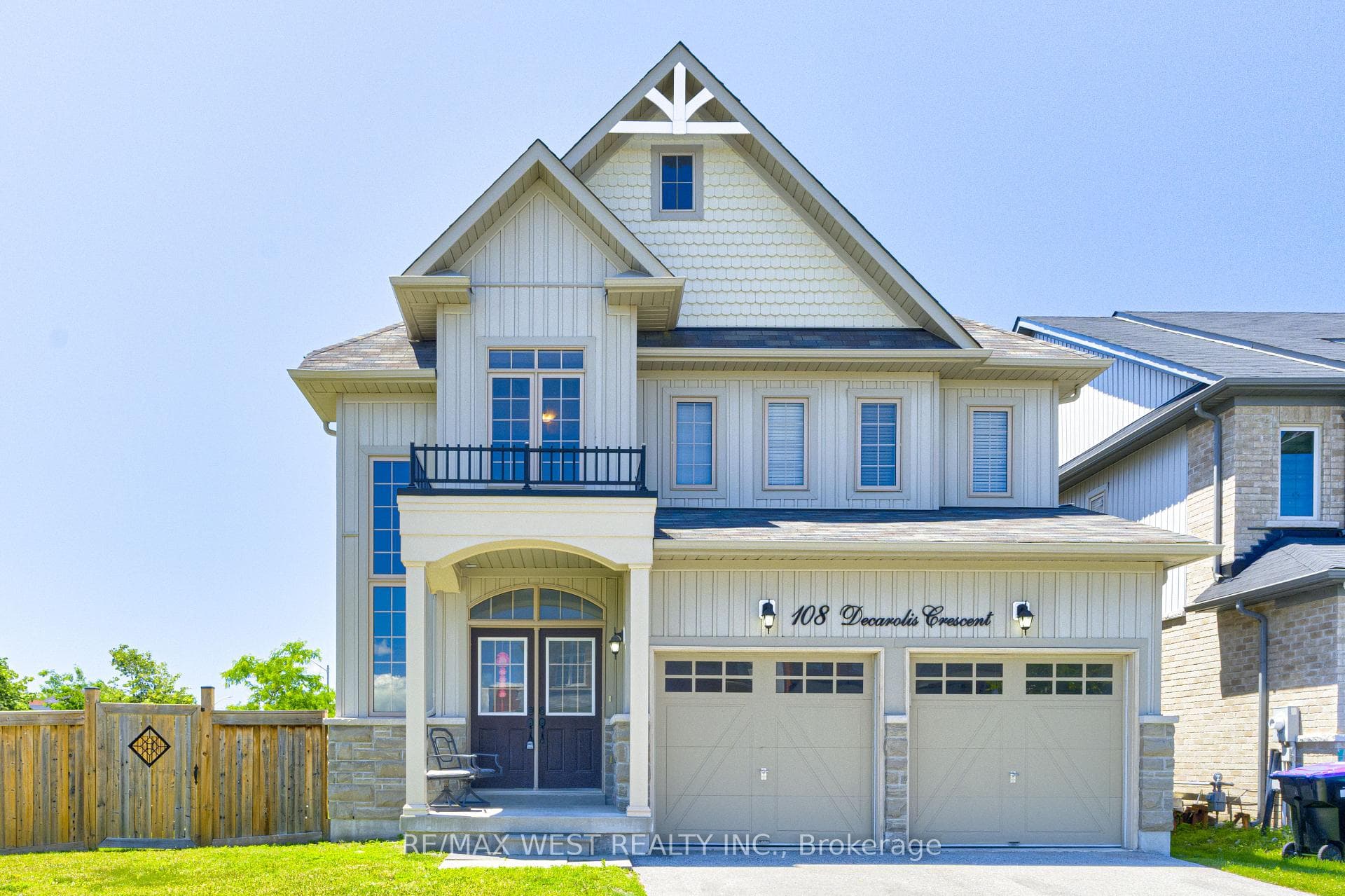 108 Decarolis Crescent photo 4