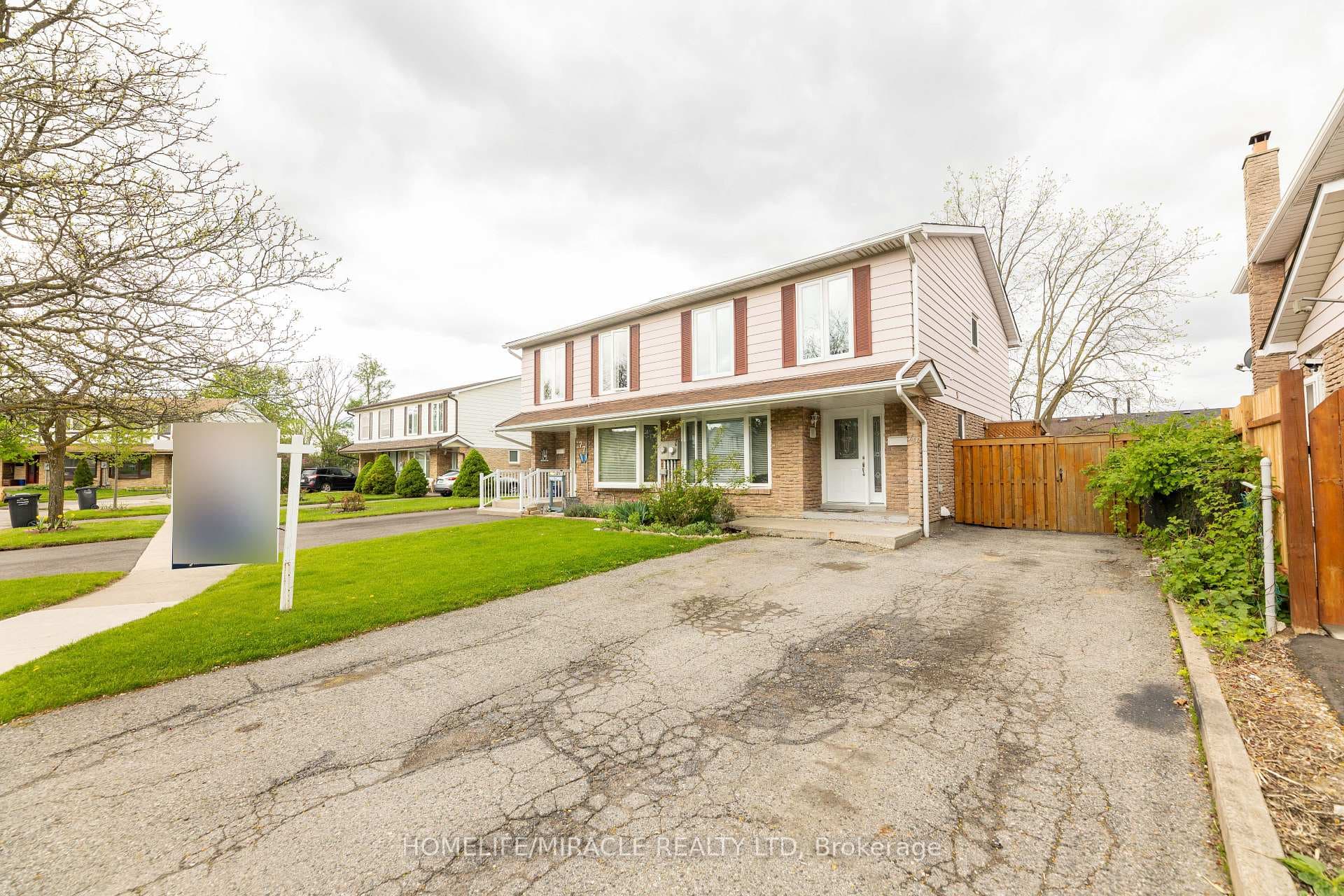 79 Salisbury Circle photo 3
