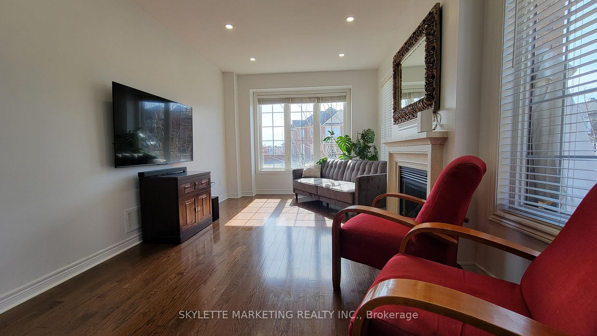 116 Yakefarm Boulevard photo 5