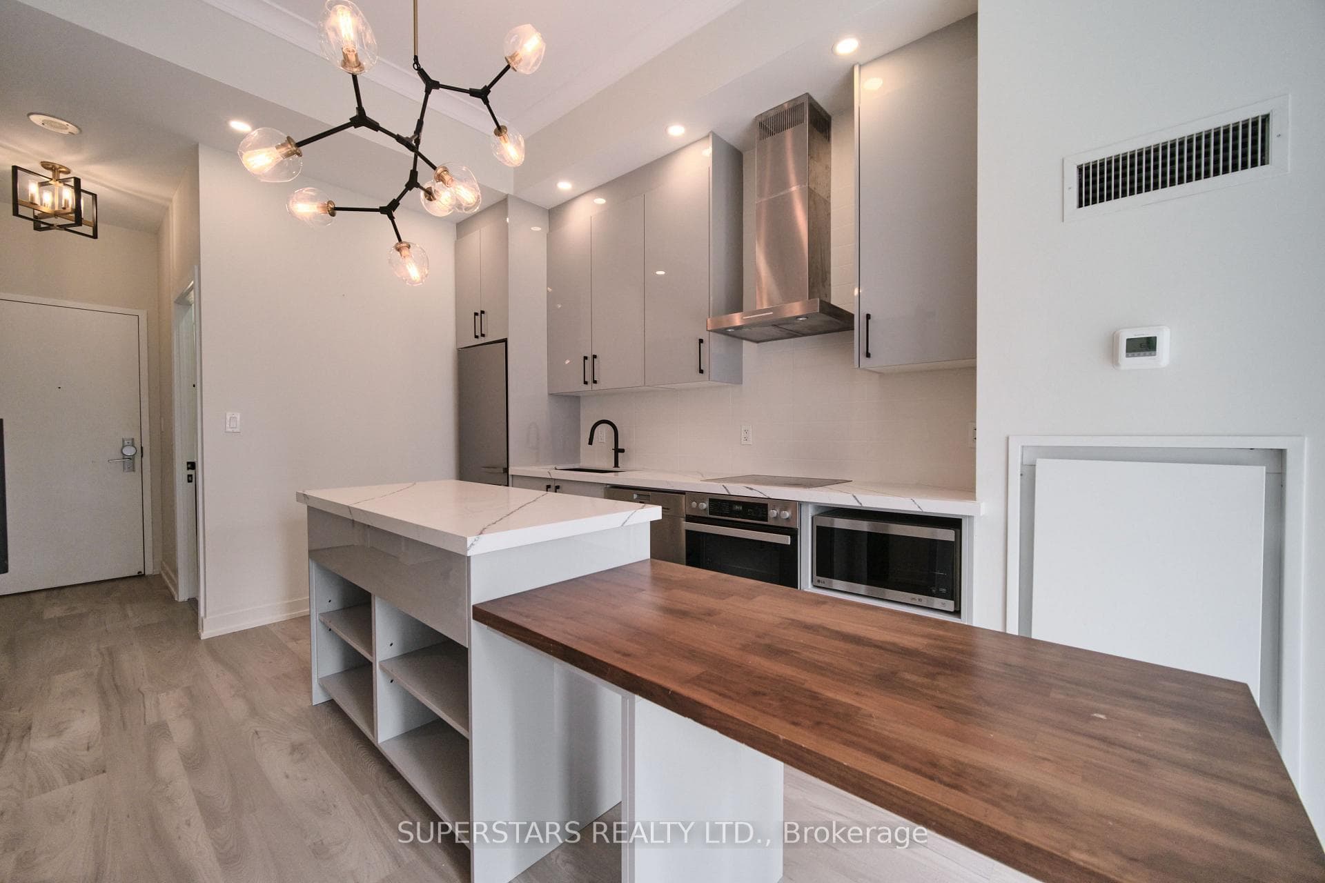 126 Simcoe Street Unit 703 photo 5