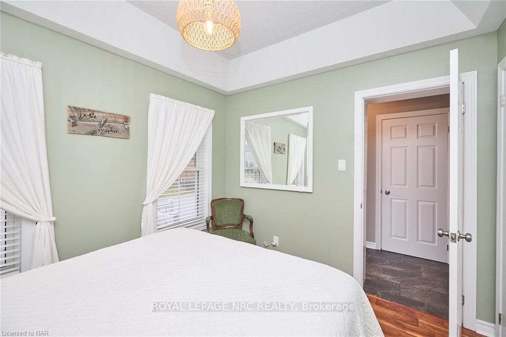 608 SIMCOE Street Unit 13 photo 16