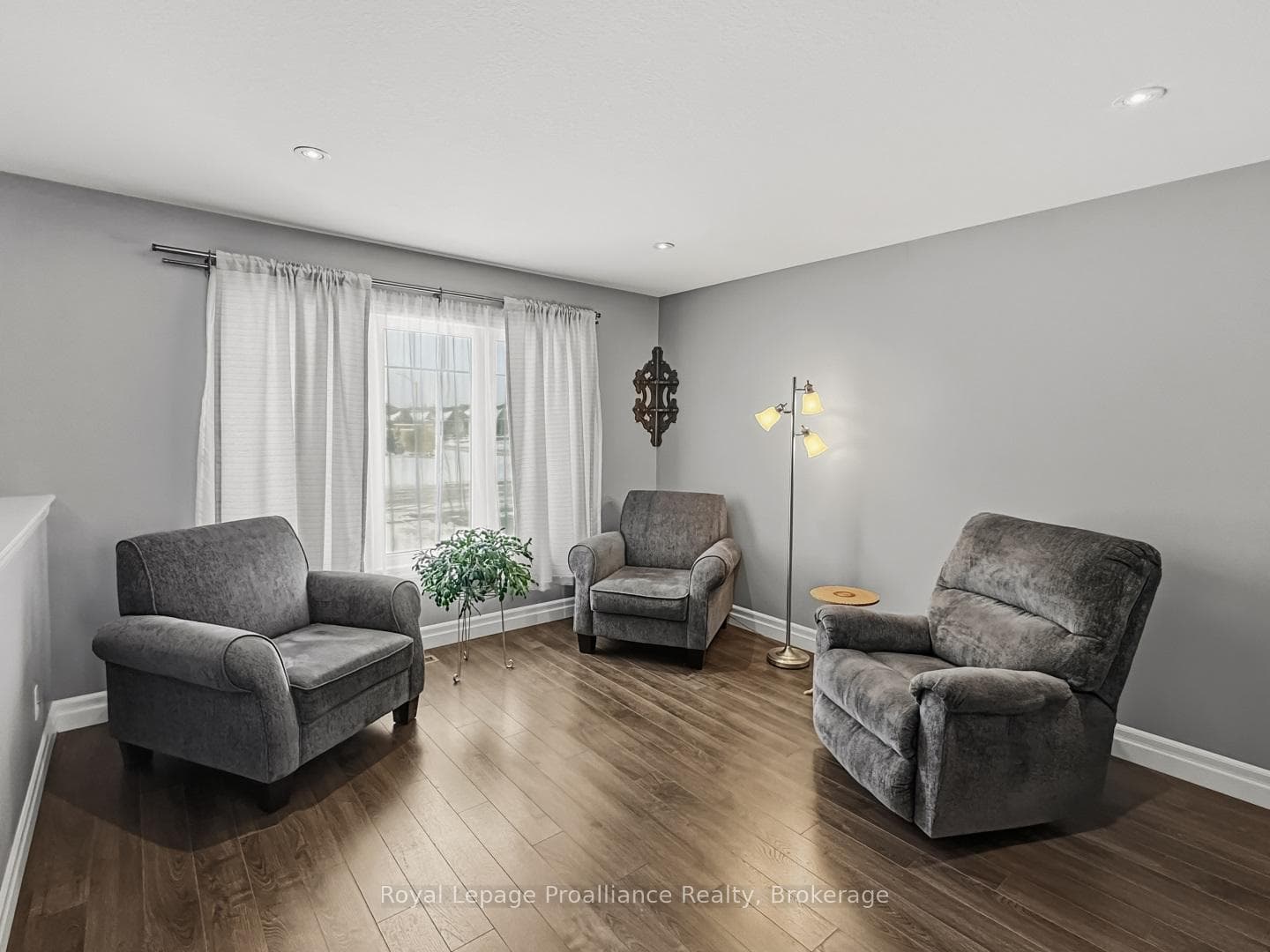 8 Tessa Boulevard photo 7