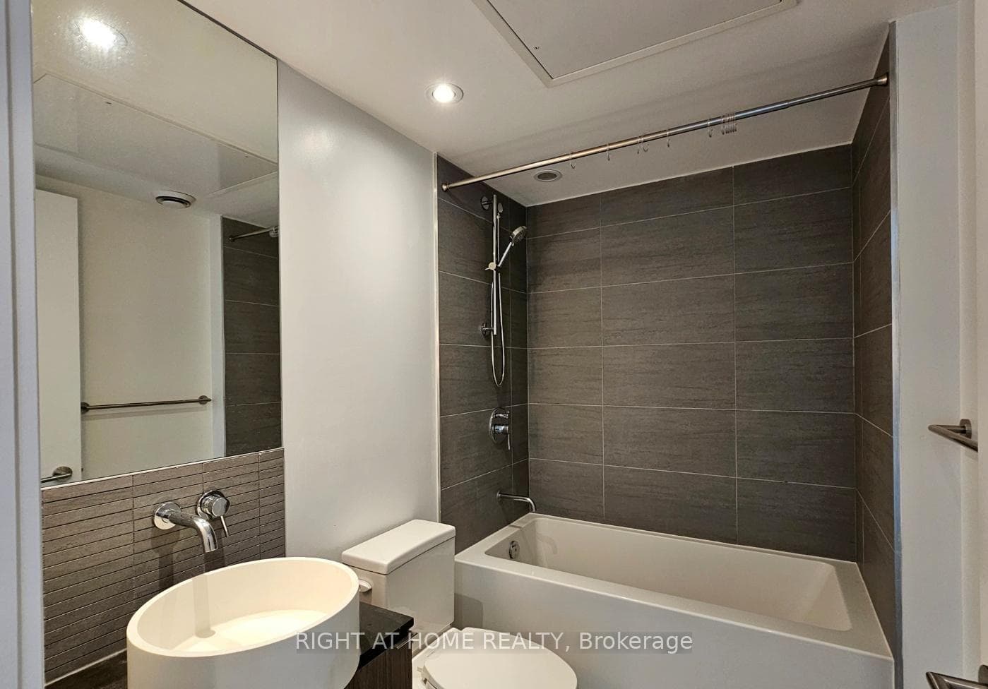 161 Roehampton Avenue Unit 1502 photo 15