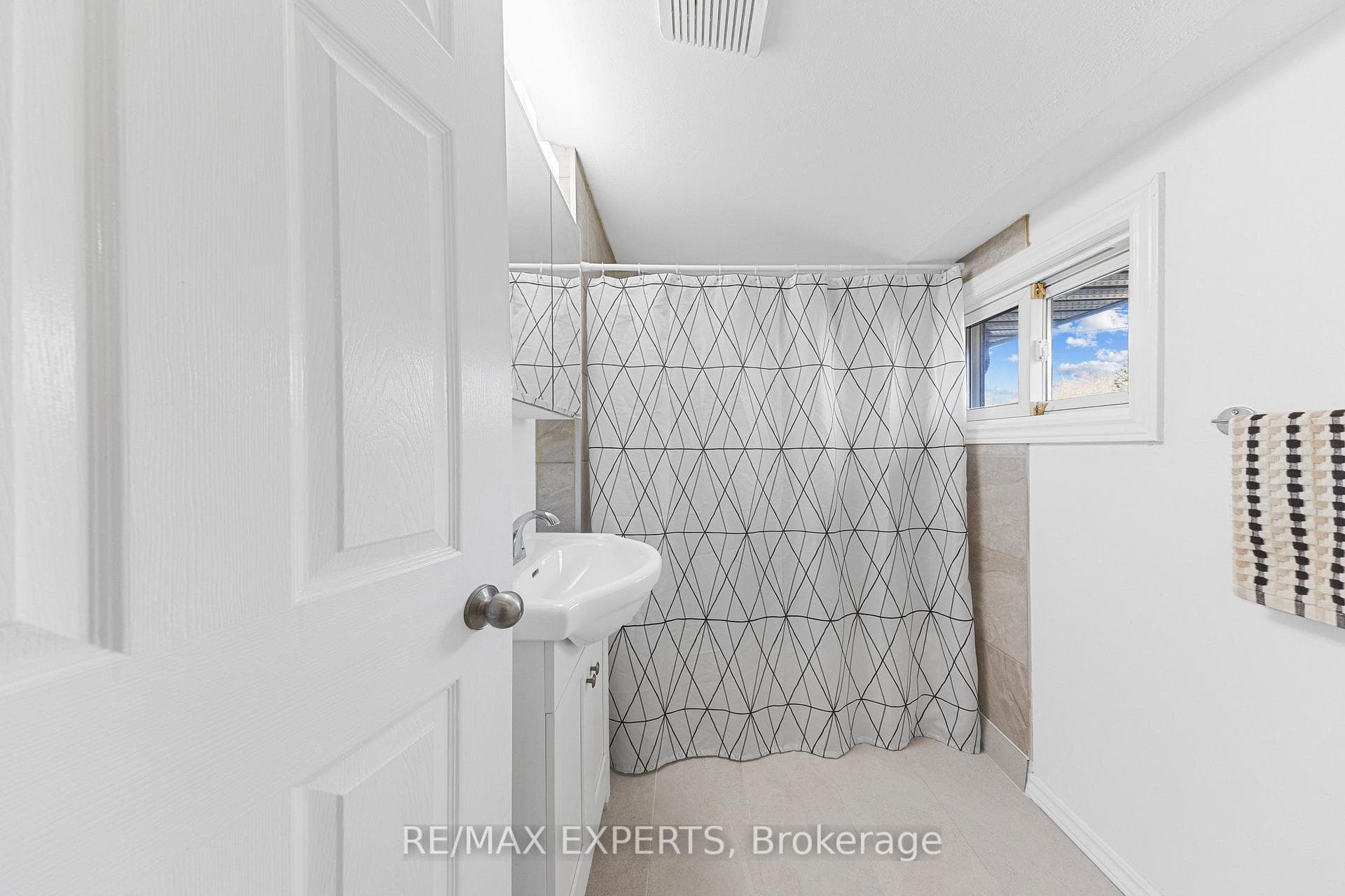 1023 Ferrier Avenue photo 25
