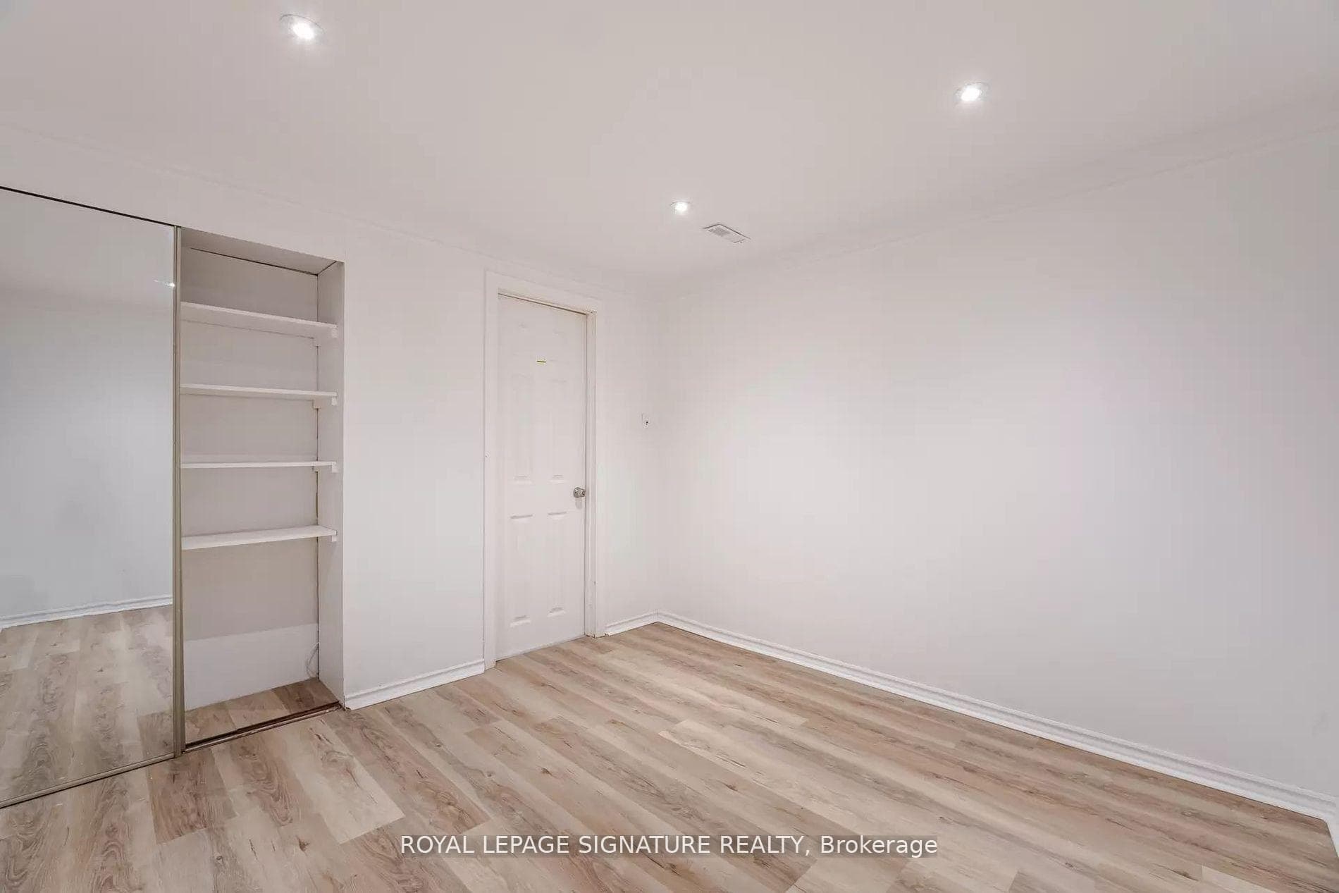 74 Deanscroft Square Unit Lower photo 15