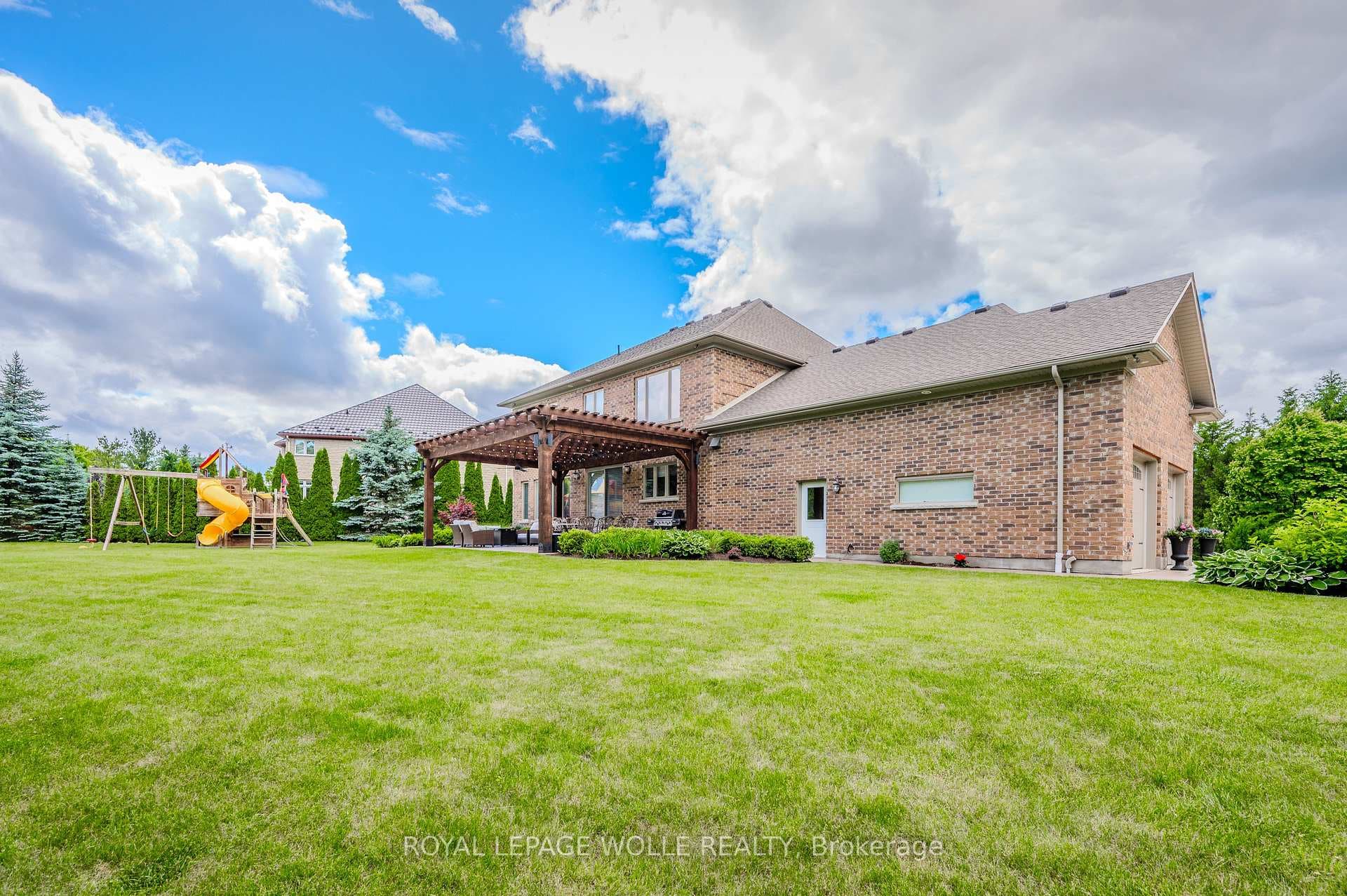 23 Highgrove Court photo 46