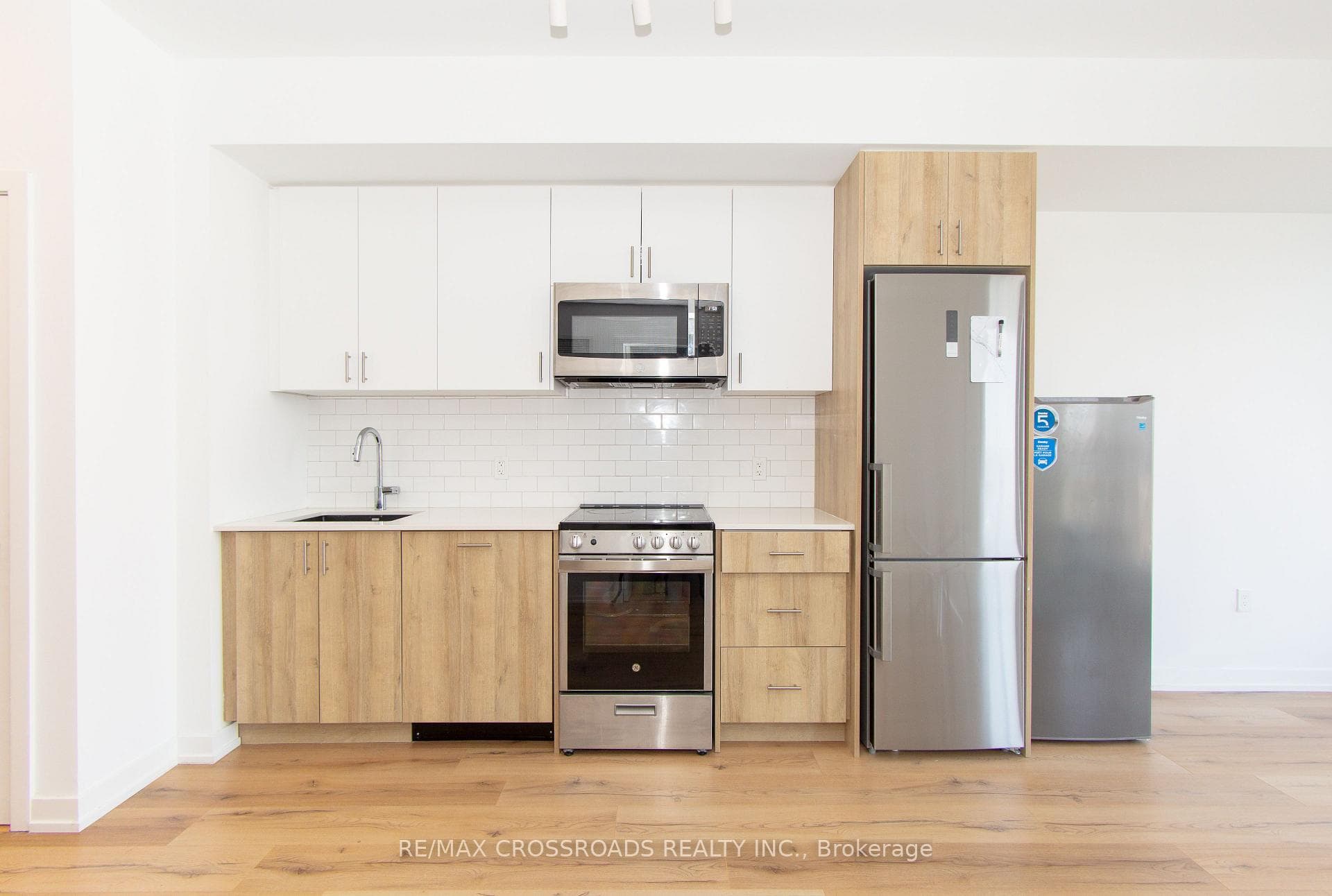1195 The Queensway N/A Unit 406 photo 5