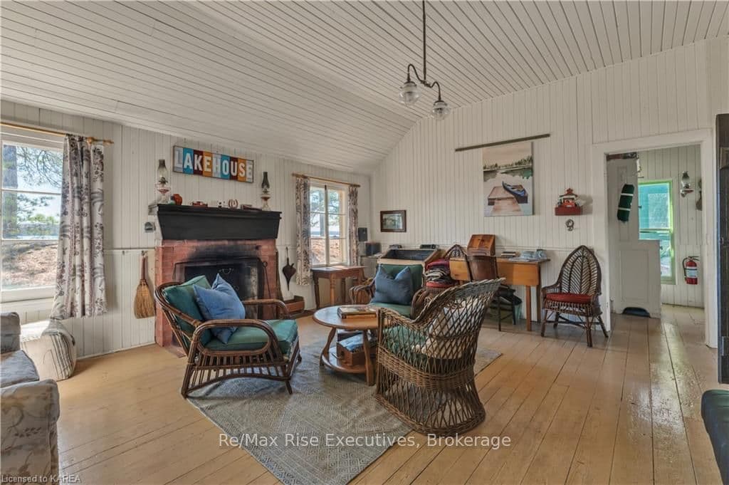 6409 BIG RIDEAU Road photo 15