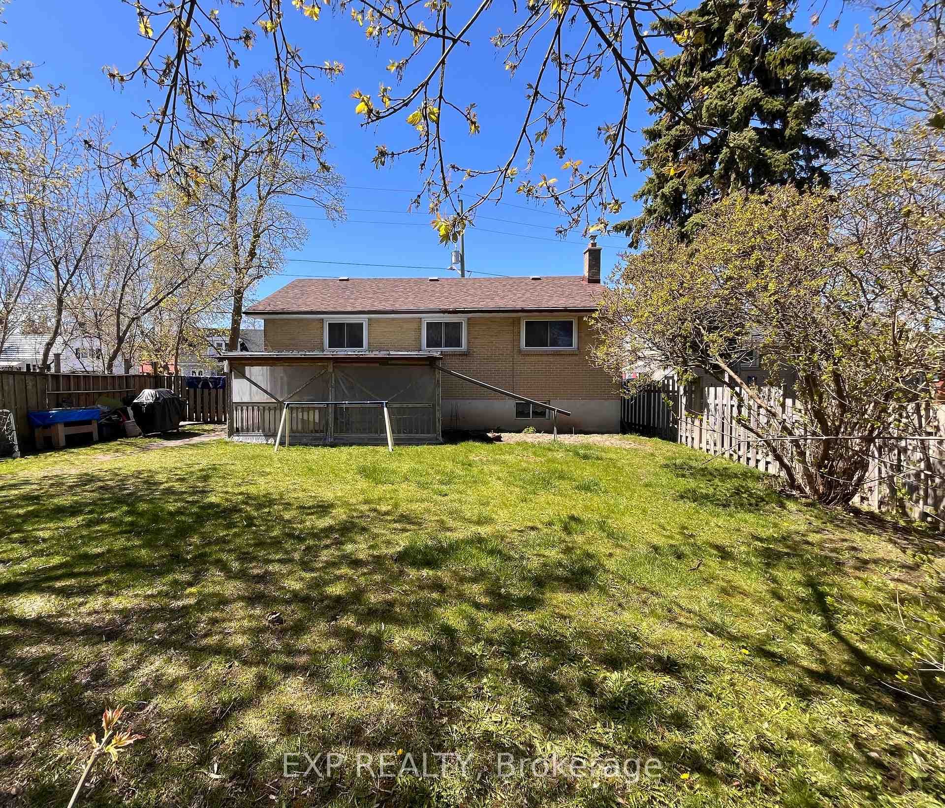 163 Yeomans Street photo 5
