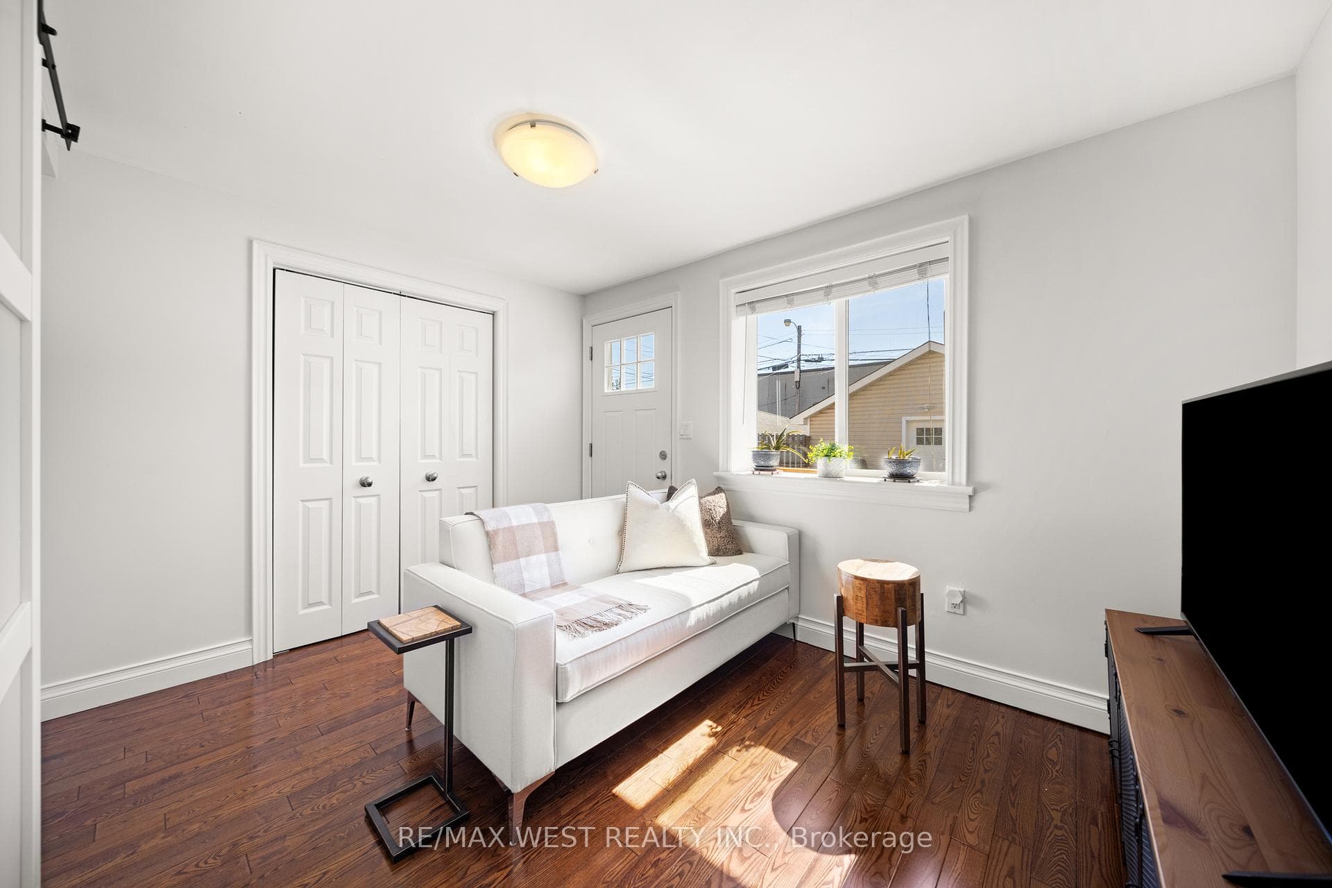 235 Maria Street photo 9