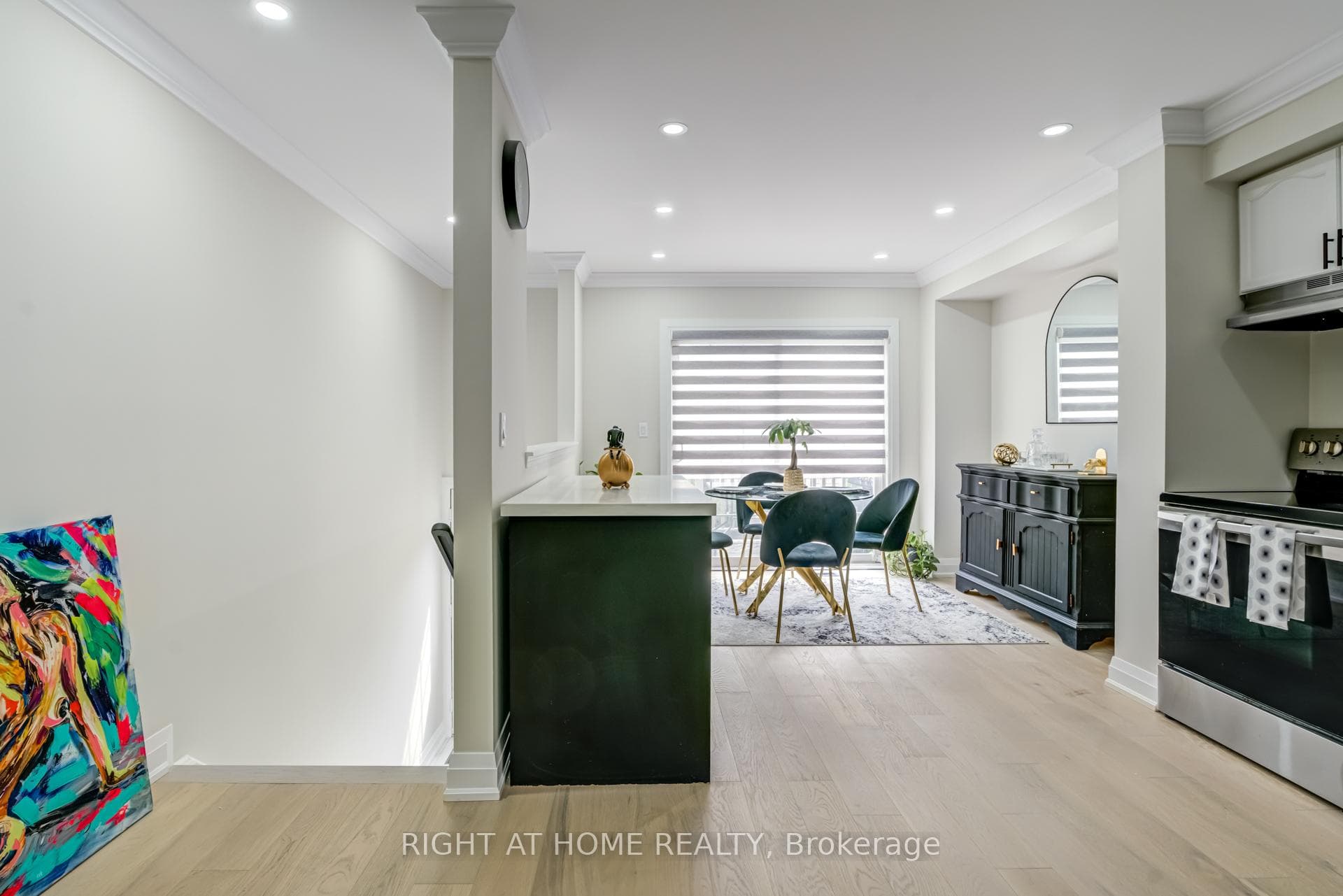 735 Sheppard Avenue Unit 6 photo 6