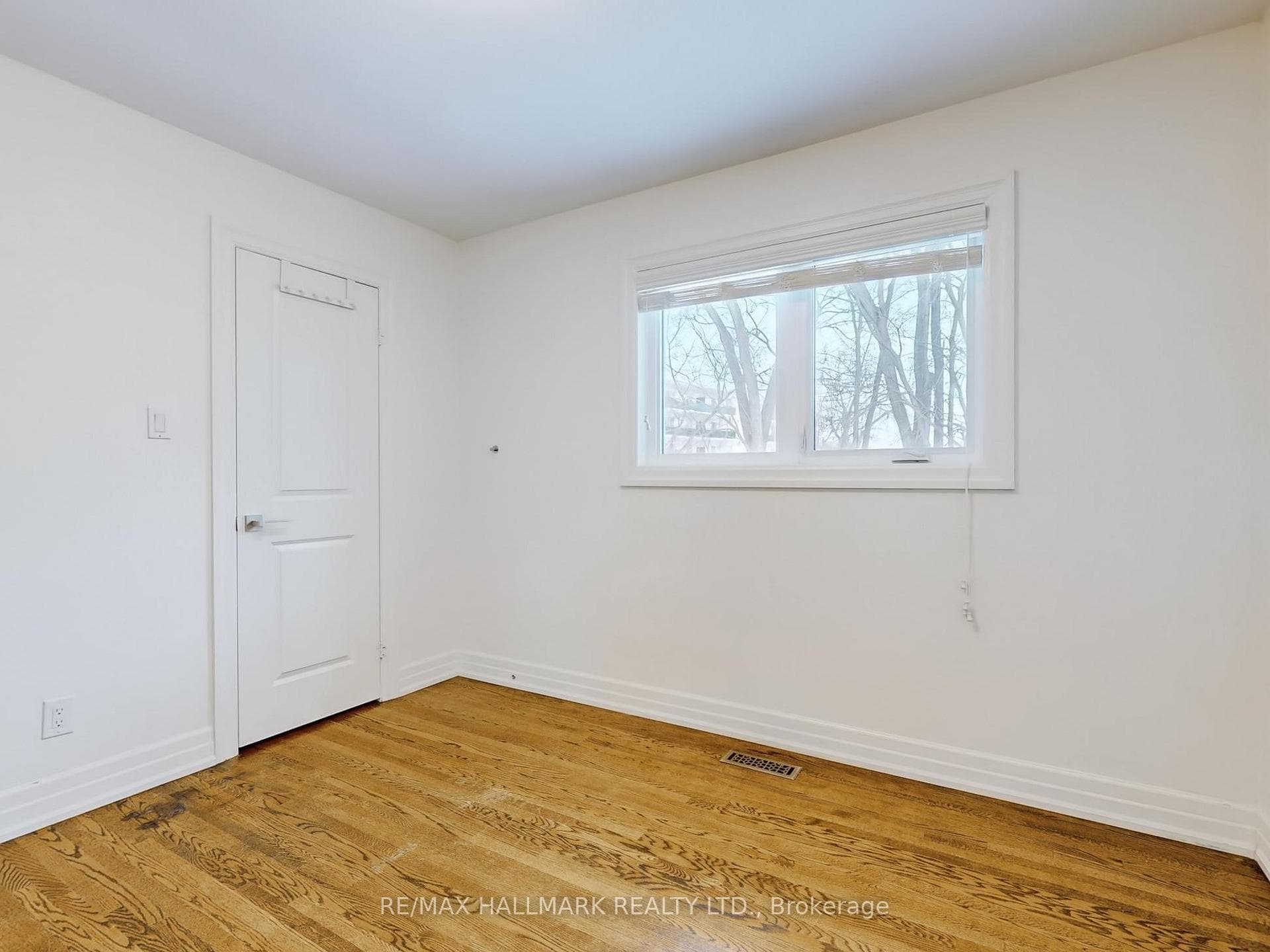 235 Old Yonge Street photo 25
