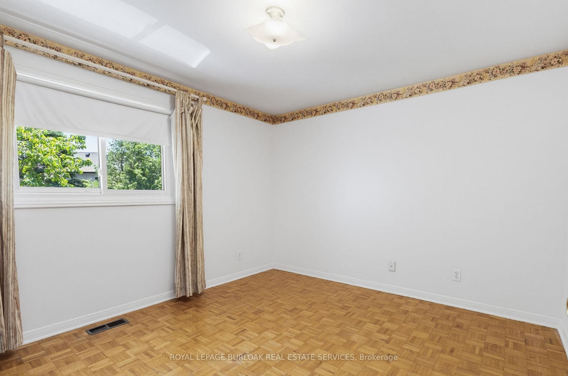 304 Oakwood Court photo 31
