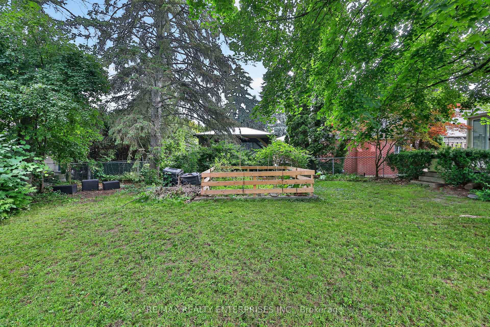 975 Cresthampton Lane photo 40