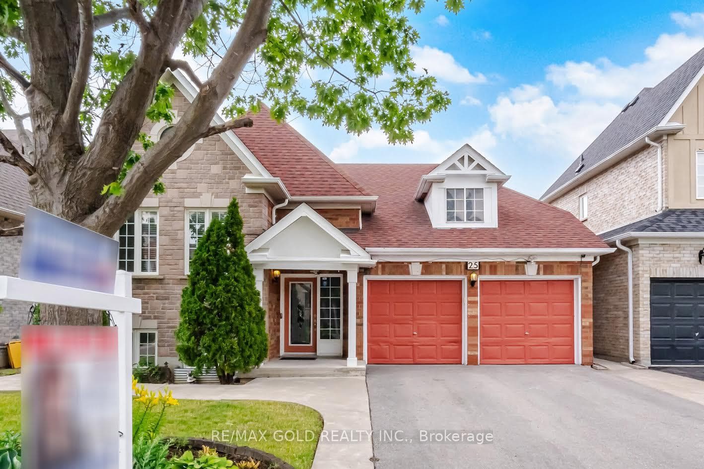 25 Treeline Boulevard photo 2
