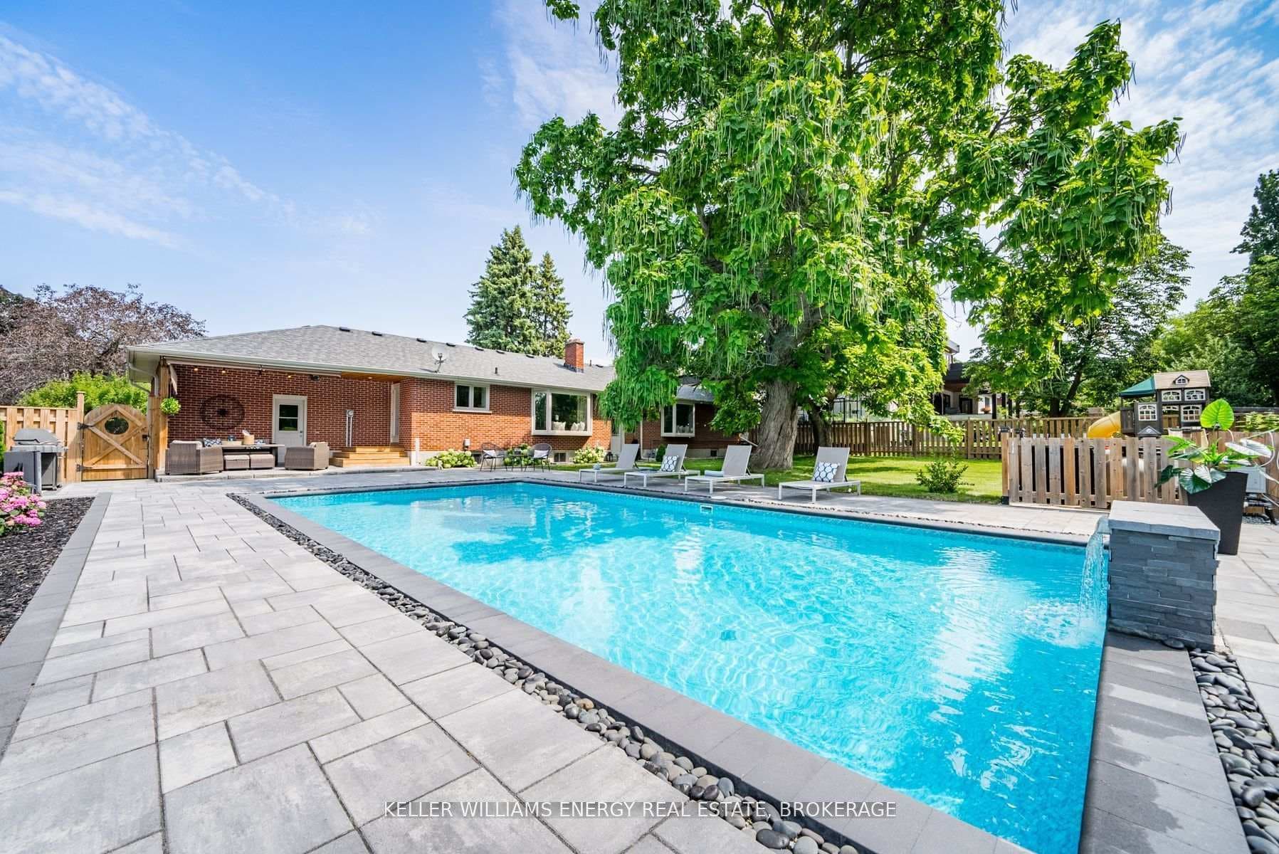 851 Swiss Heights photo 34