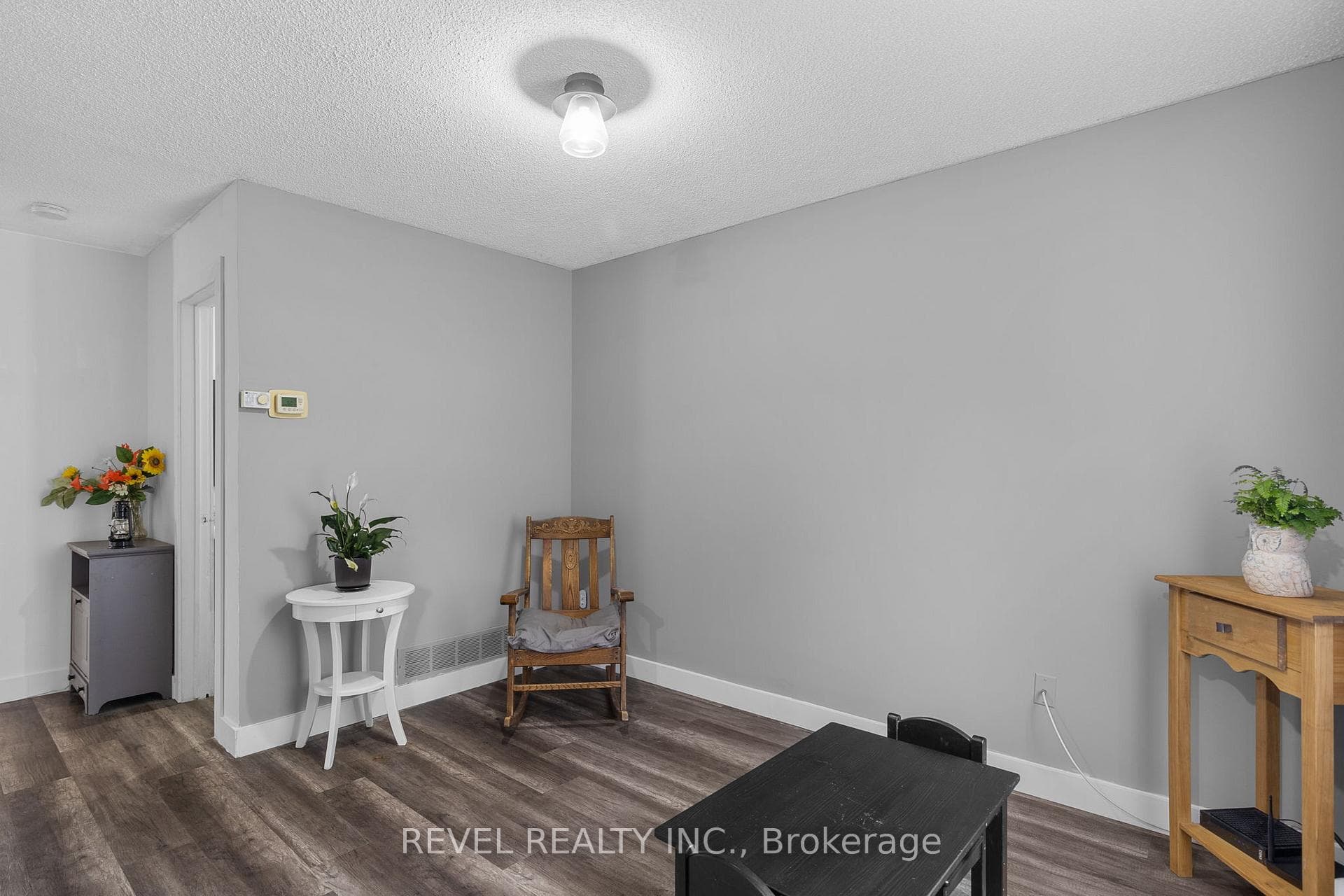 1001 Vance Crescent photo 11
