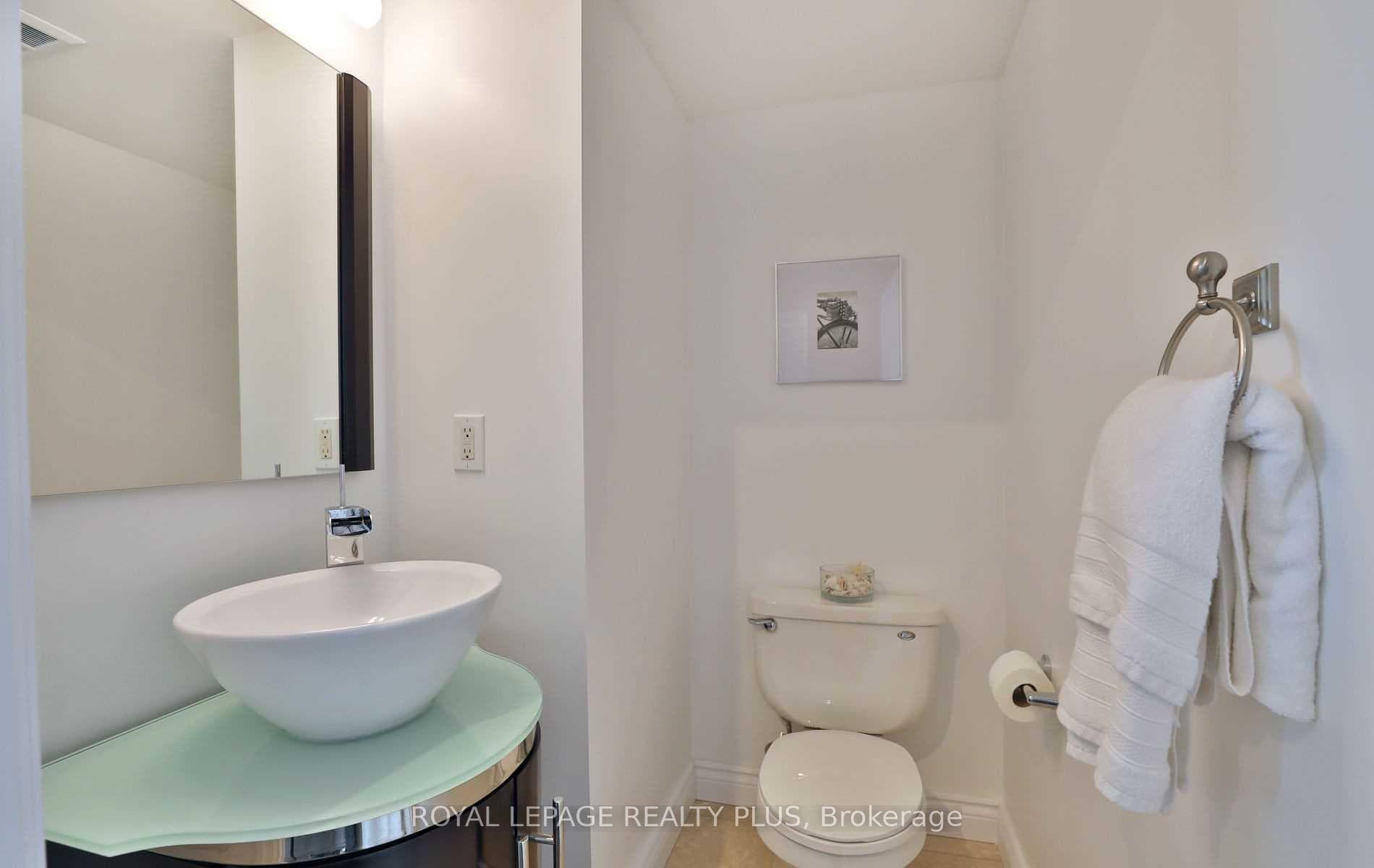3939 Duke Of York Boulevard Unit 908 photo 6