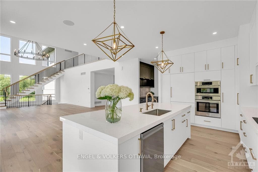 705 MCMANUS Avenue photo 6