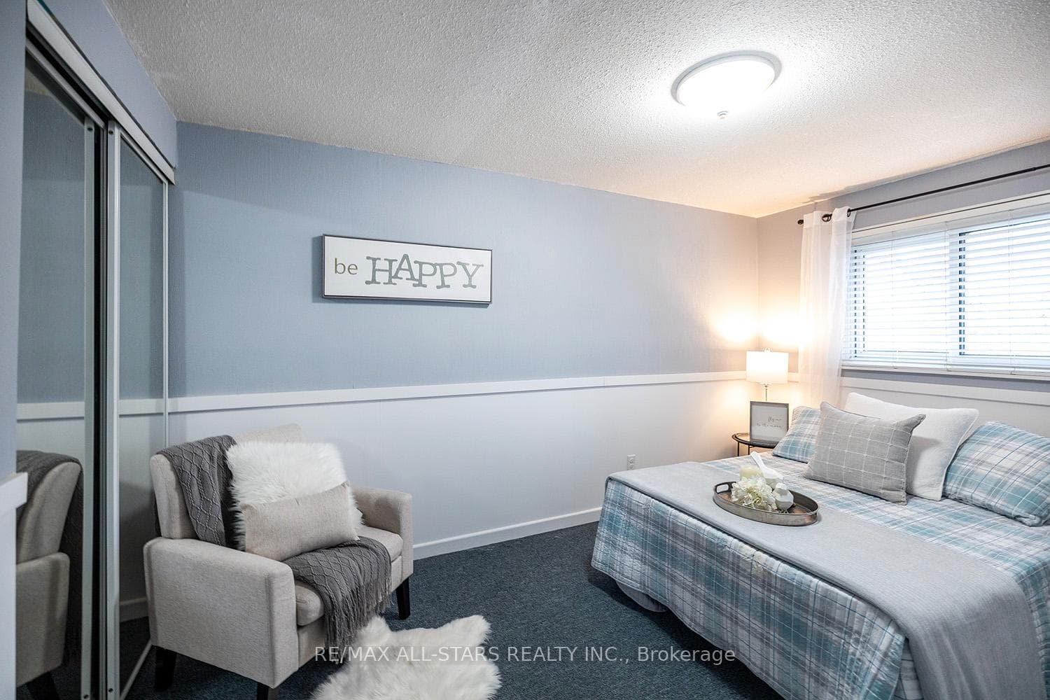 2nd Bedroom w/broadloom