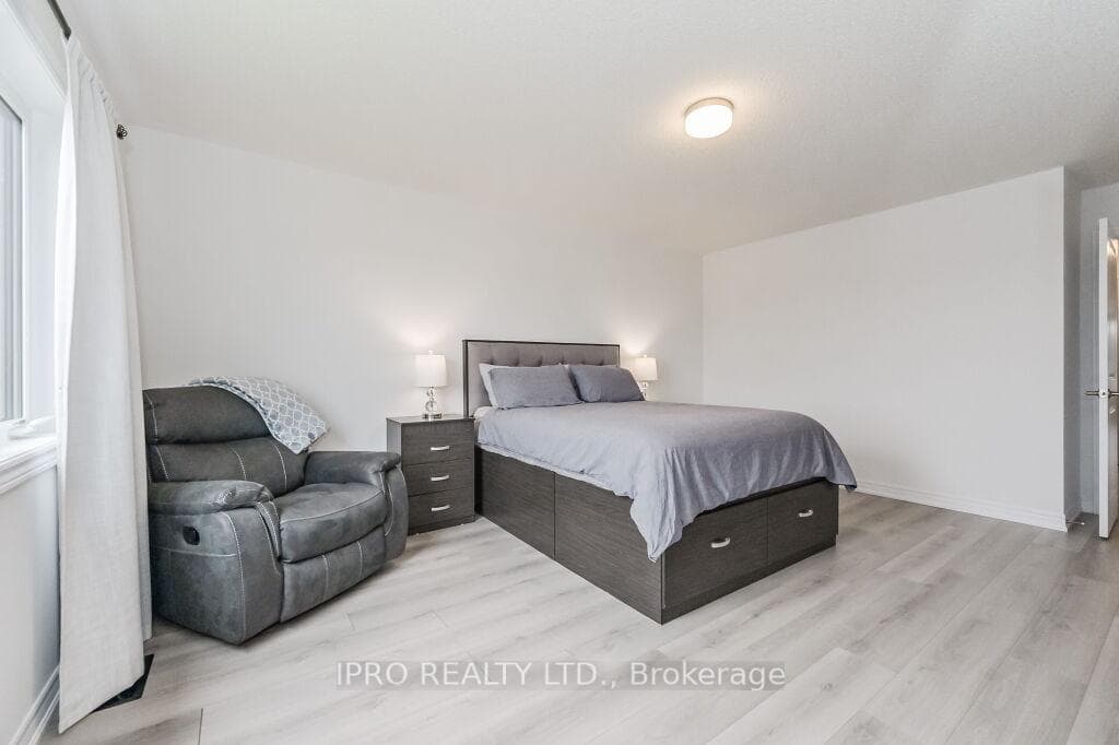 70 Edminston Drive photo 29