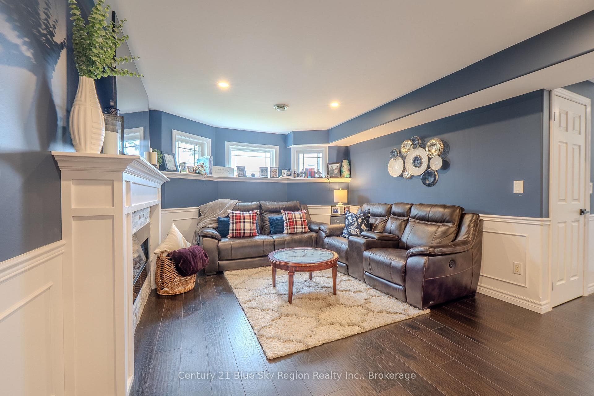 65 BELLEVIEW Crescent photo 26