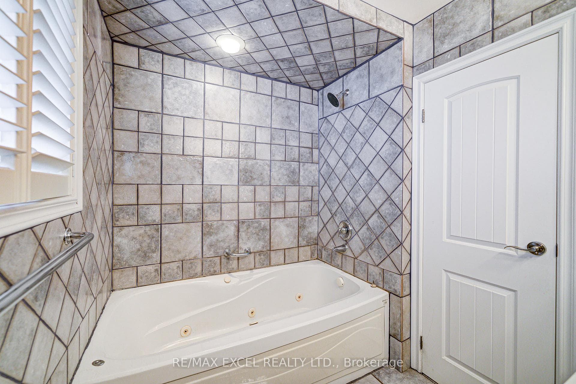 108 Babcombe Drive photo 28