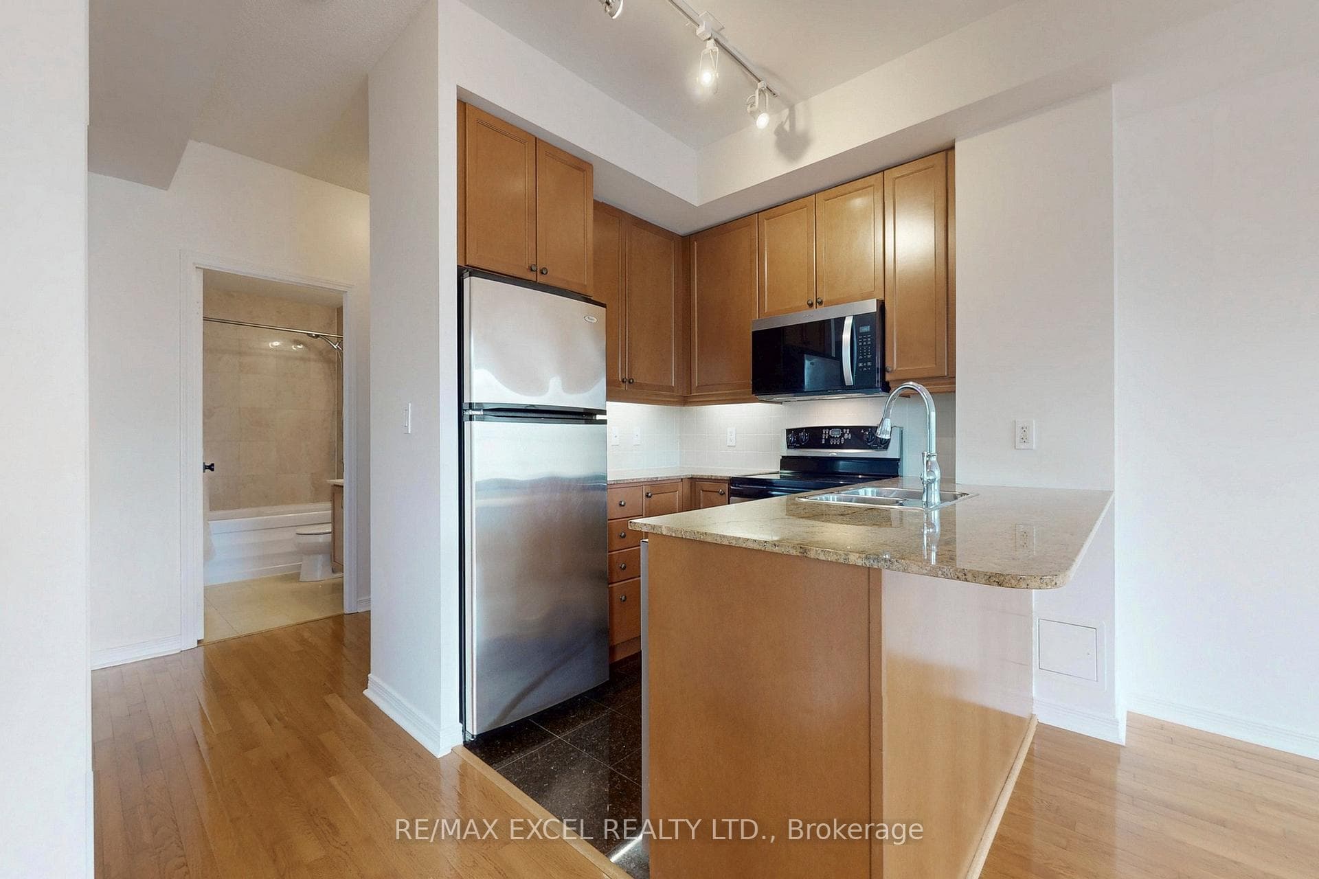 736 Spadina Avenue Unit 415 photo 9