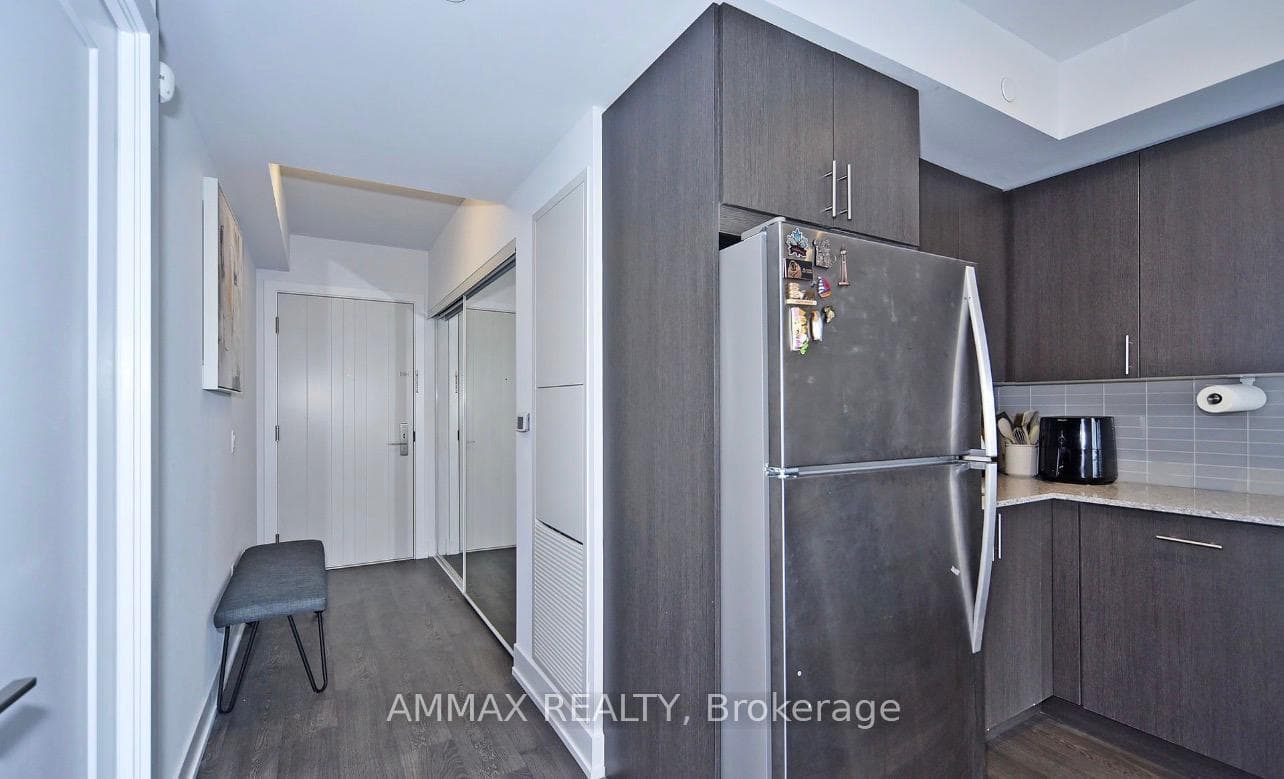 2550 Simcoe Street Unit 1616 photo 5