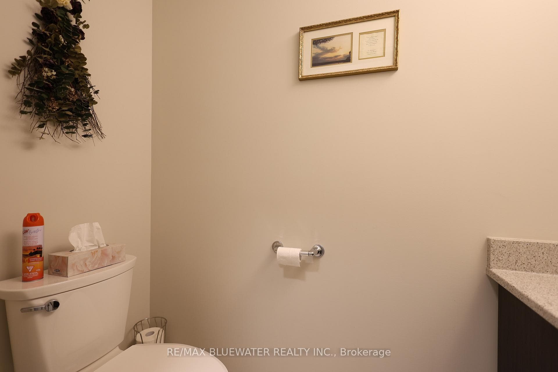 584 Albert Street photo 21