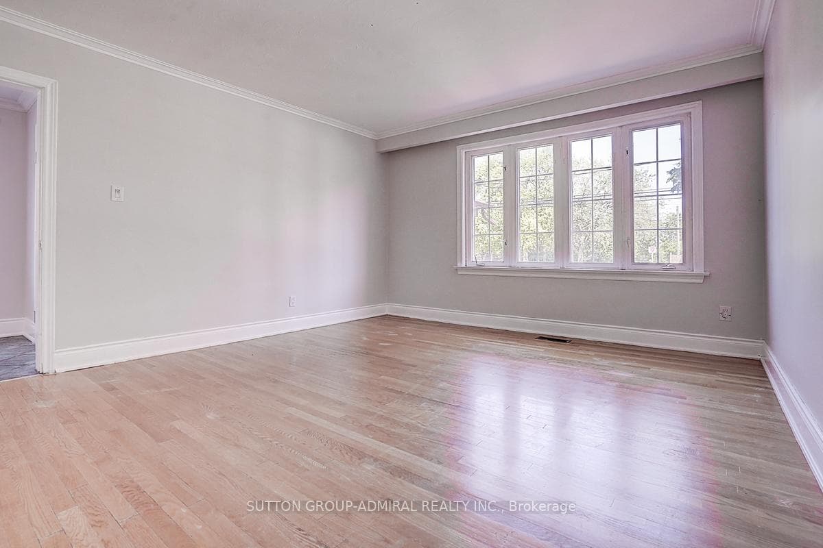 109 Cayuga Avenue photo 14