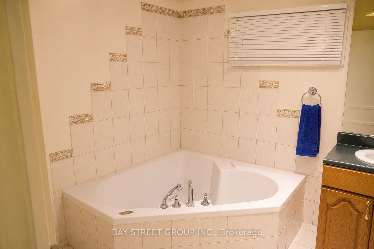 Bsmt - 27 Stornoway Crescent photo 4