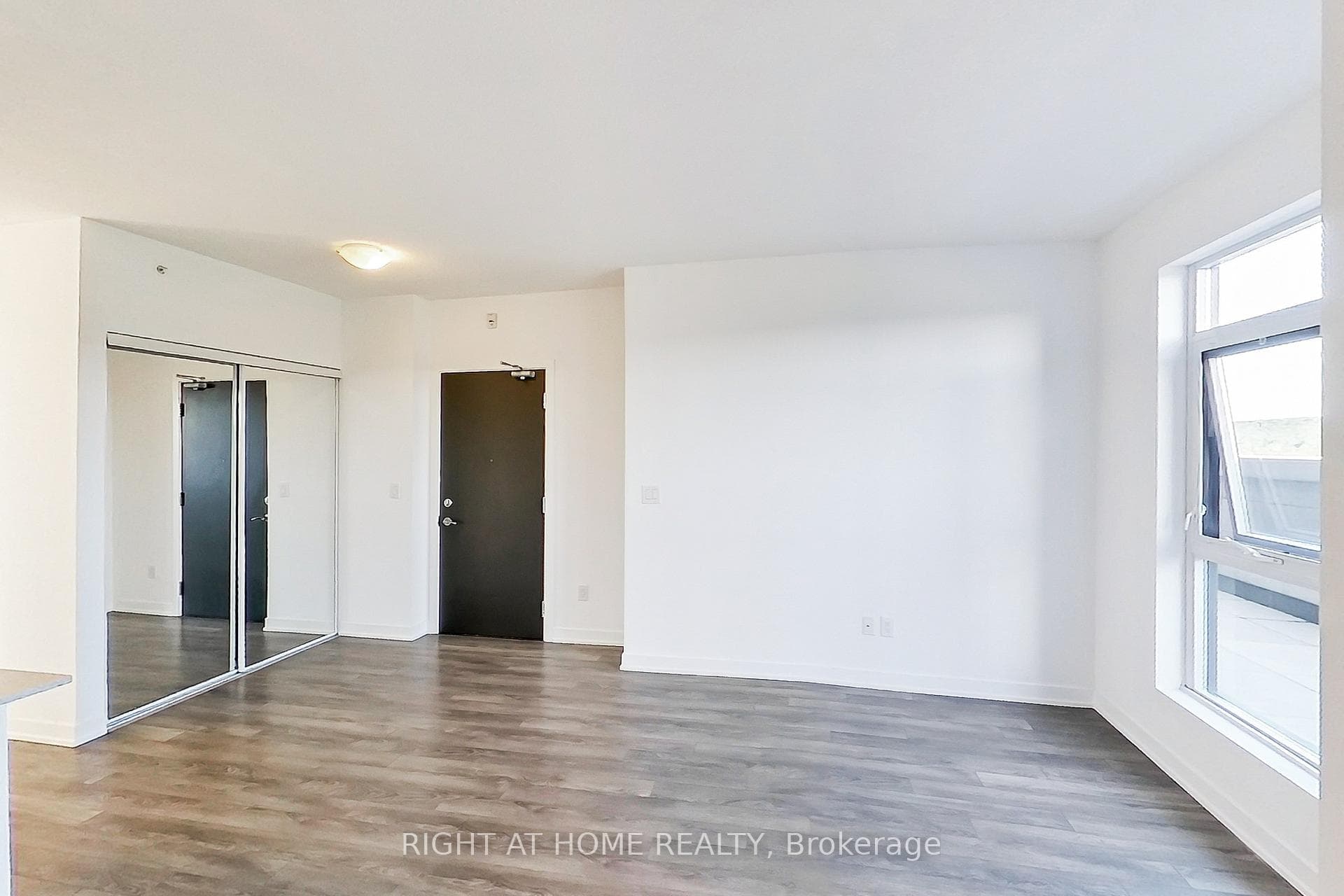 550 North Service Road Unit 1001 photo 9