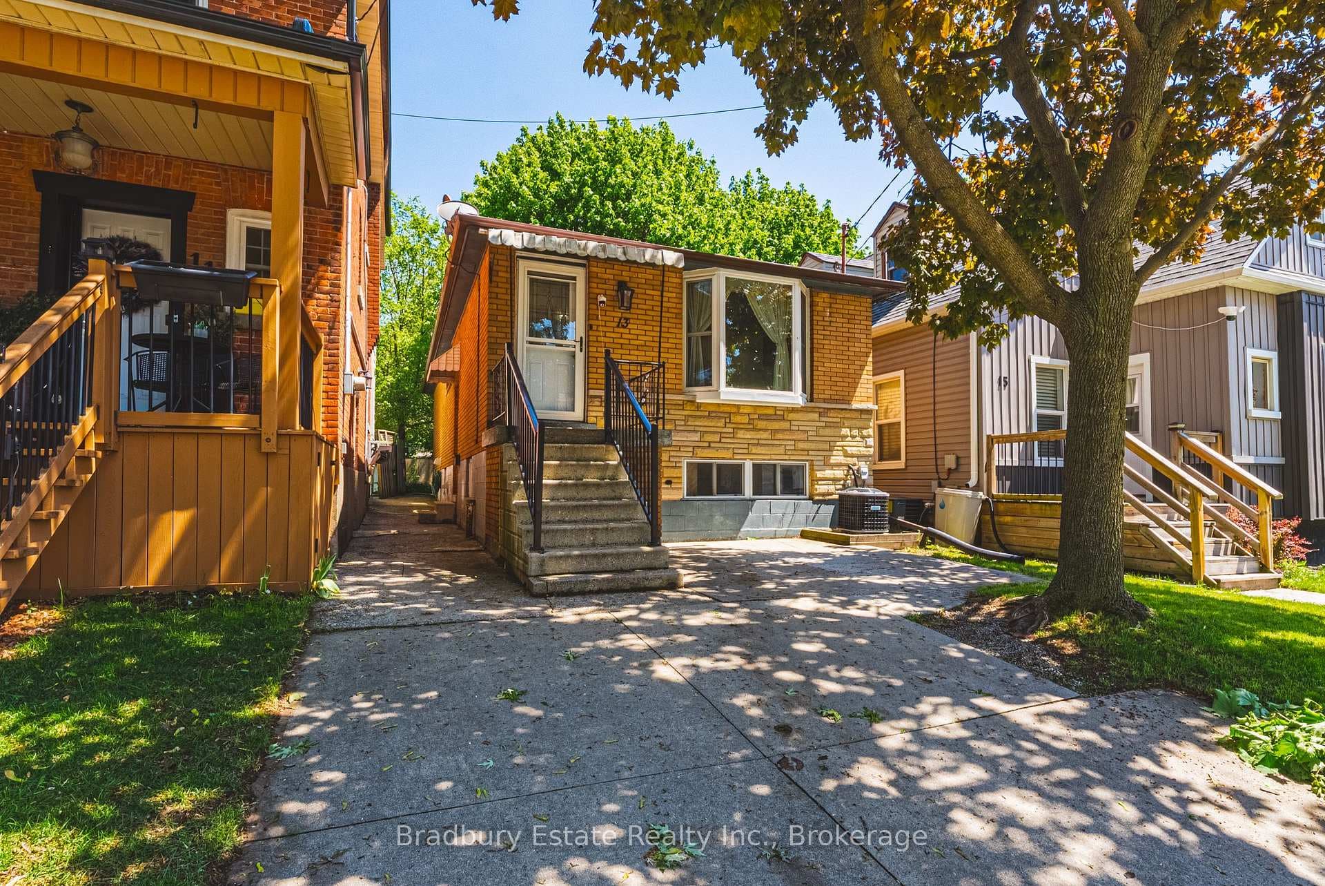 Welcome Home to OPPORTUNITY on Hamilton Mountain