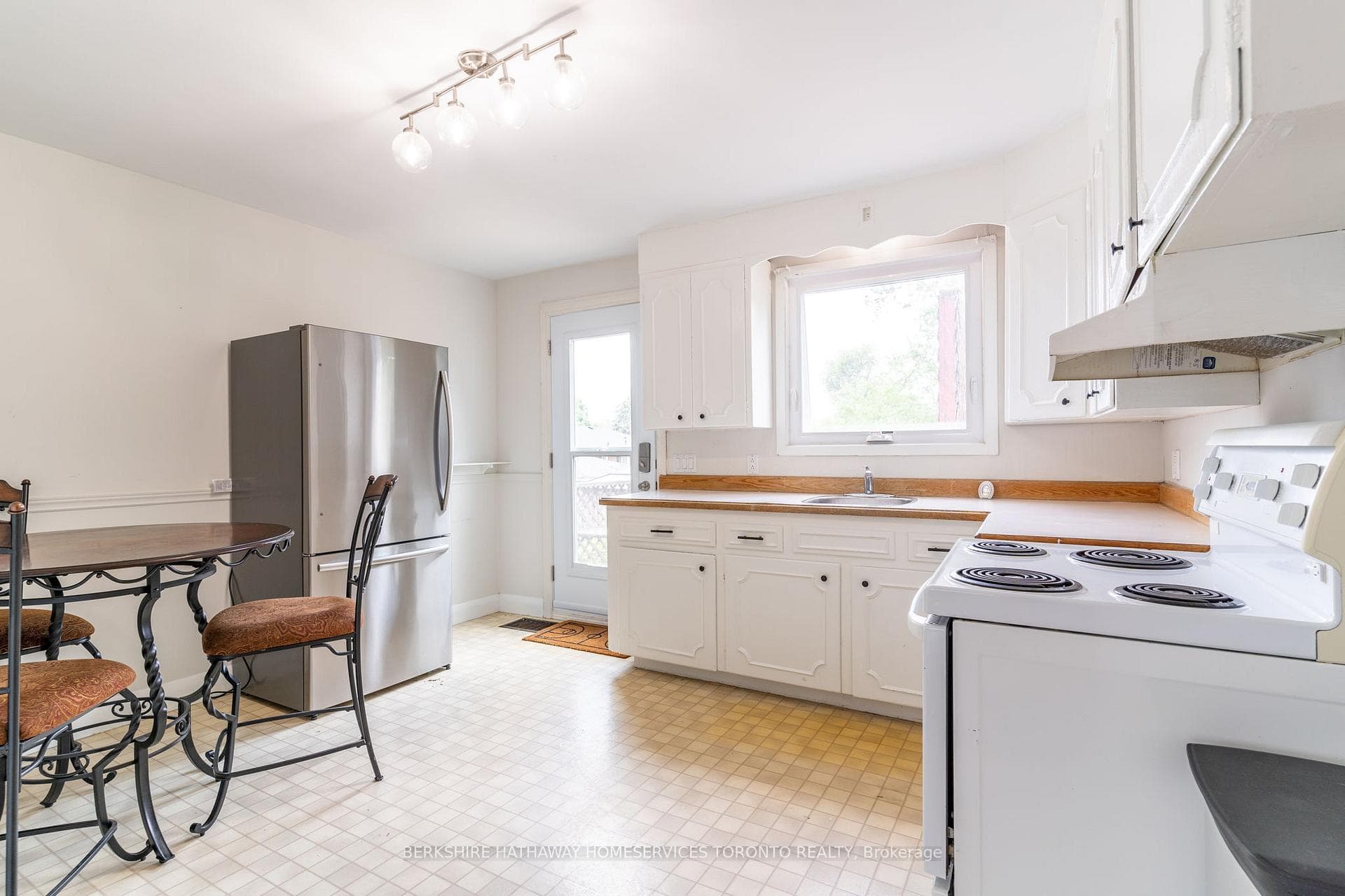 131 East 18th Street photo 3