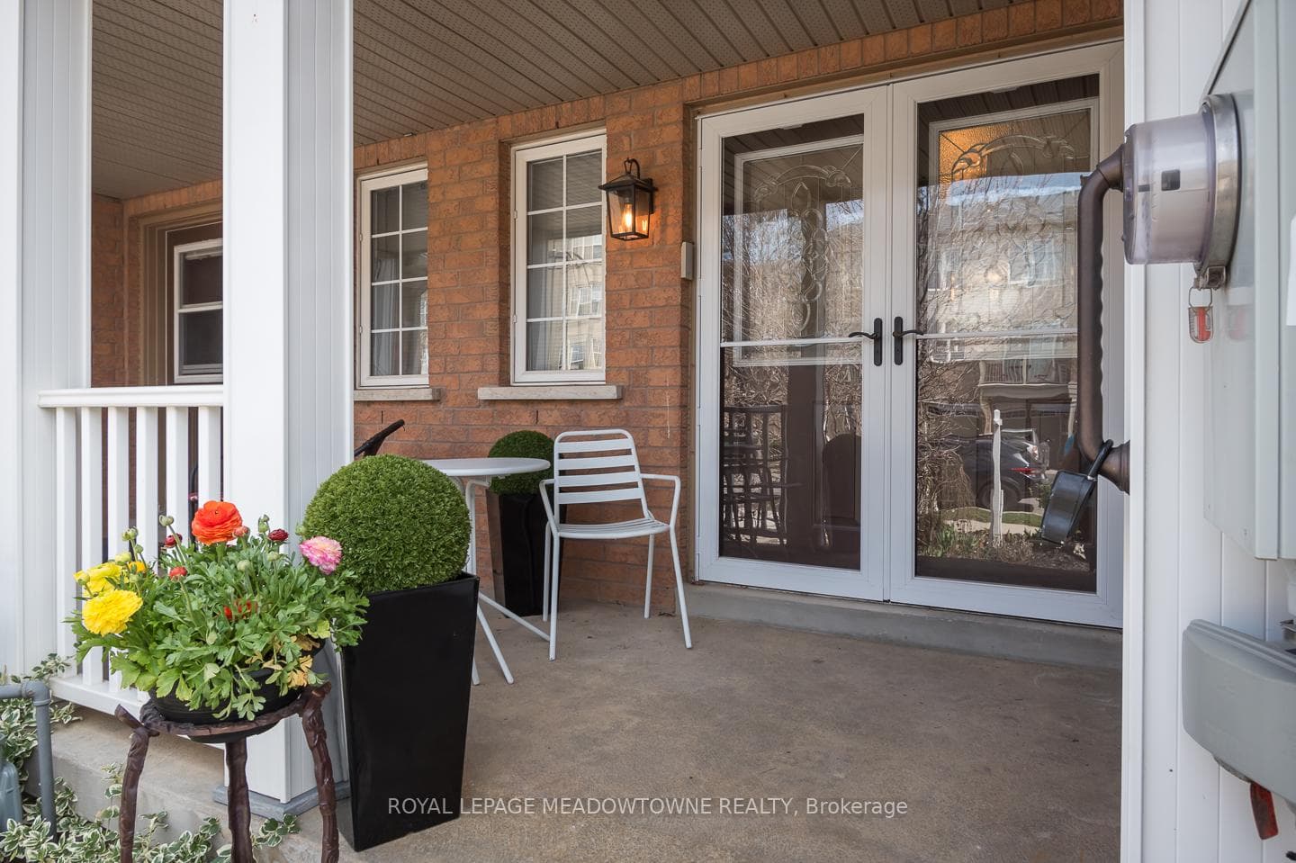 210 Hampshire Way photo 3