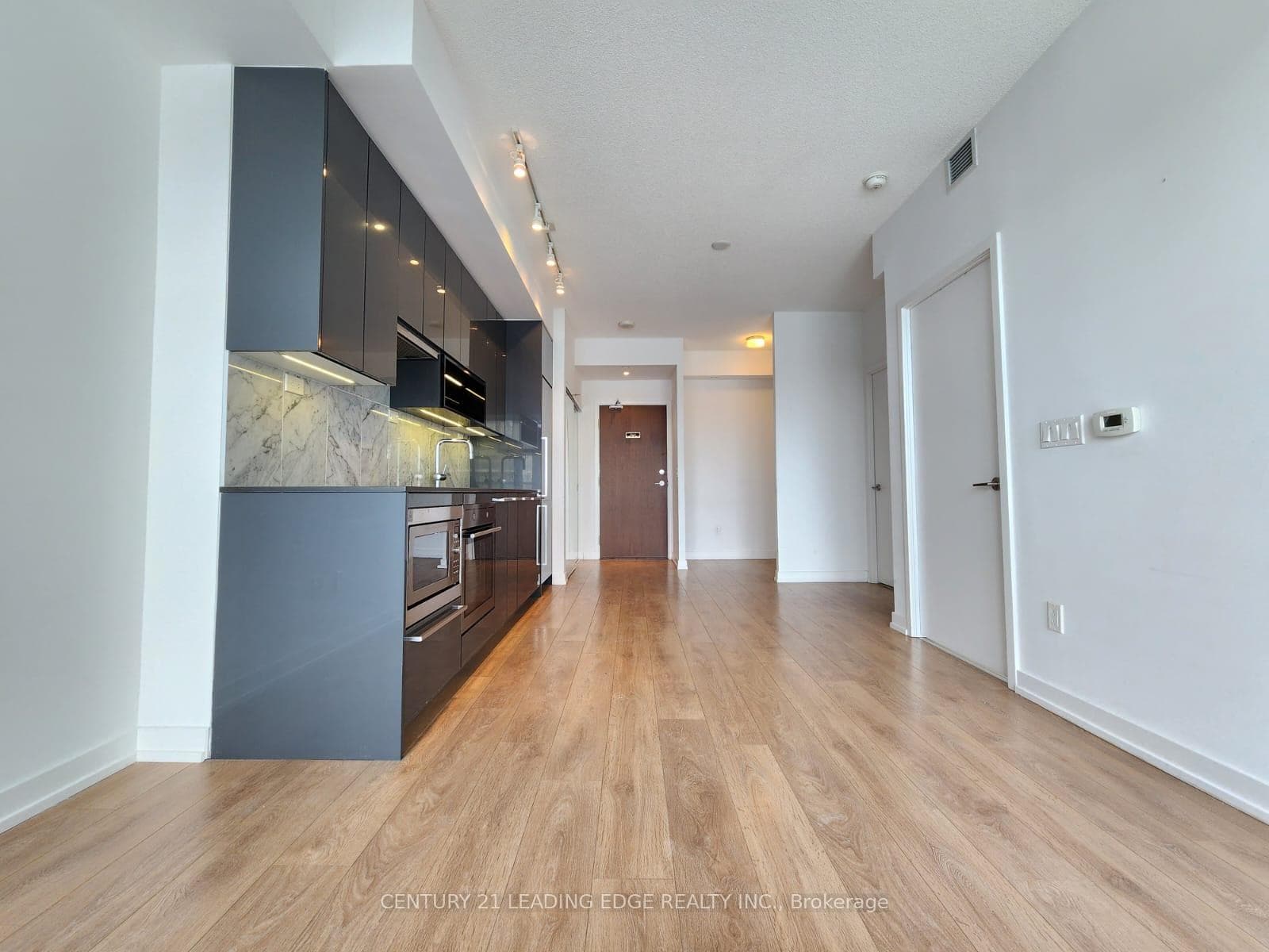 115 Mcmahon Drive Unit 709 photo 8