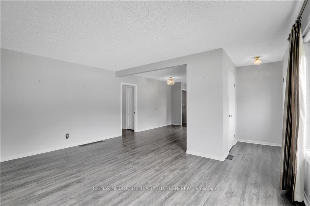 85 SIMPSON Avenue photo 8