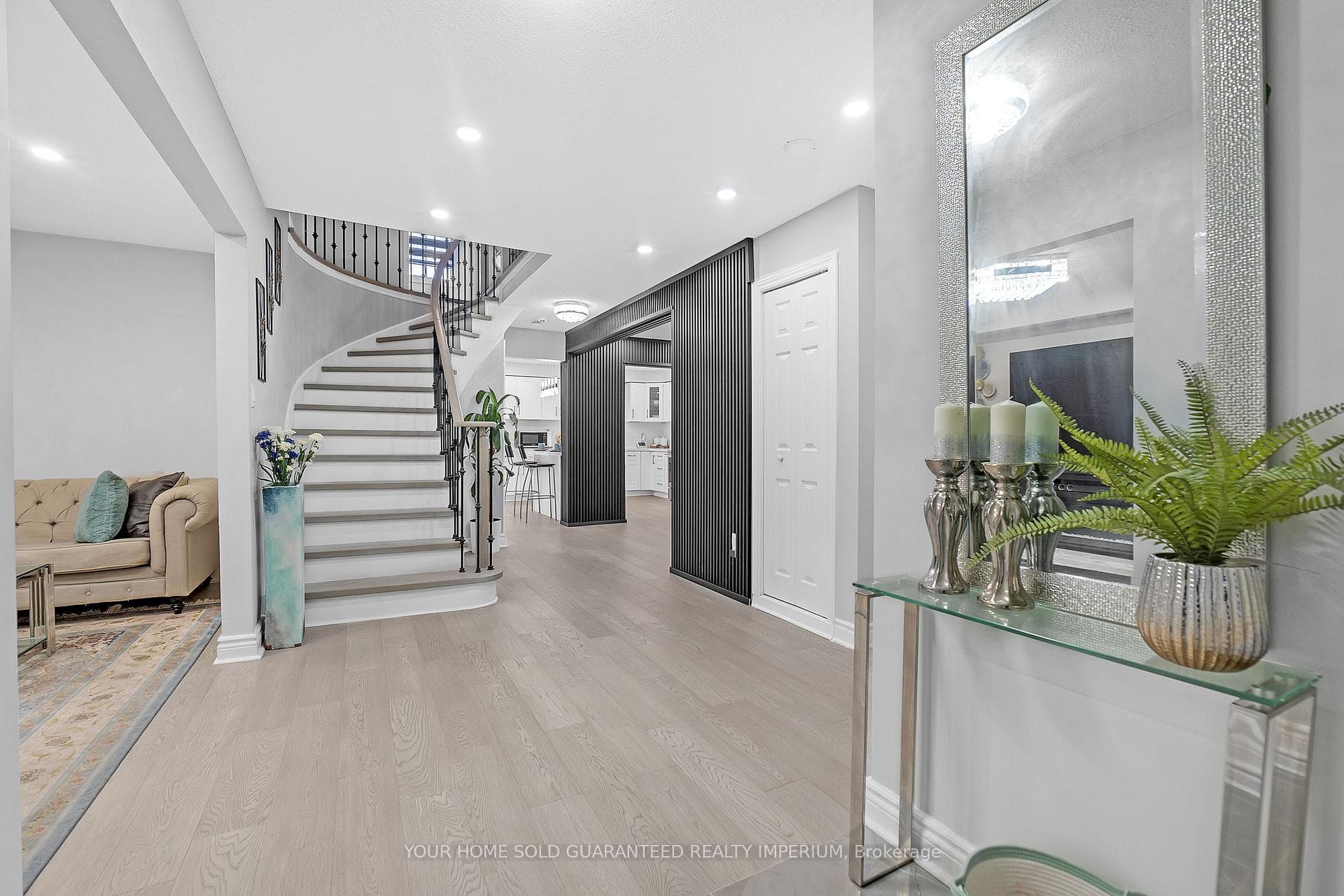 707 Mountjoy Court photo 2