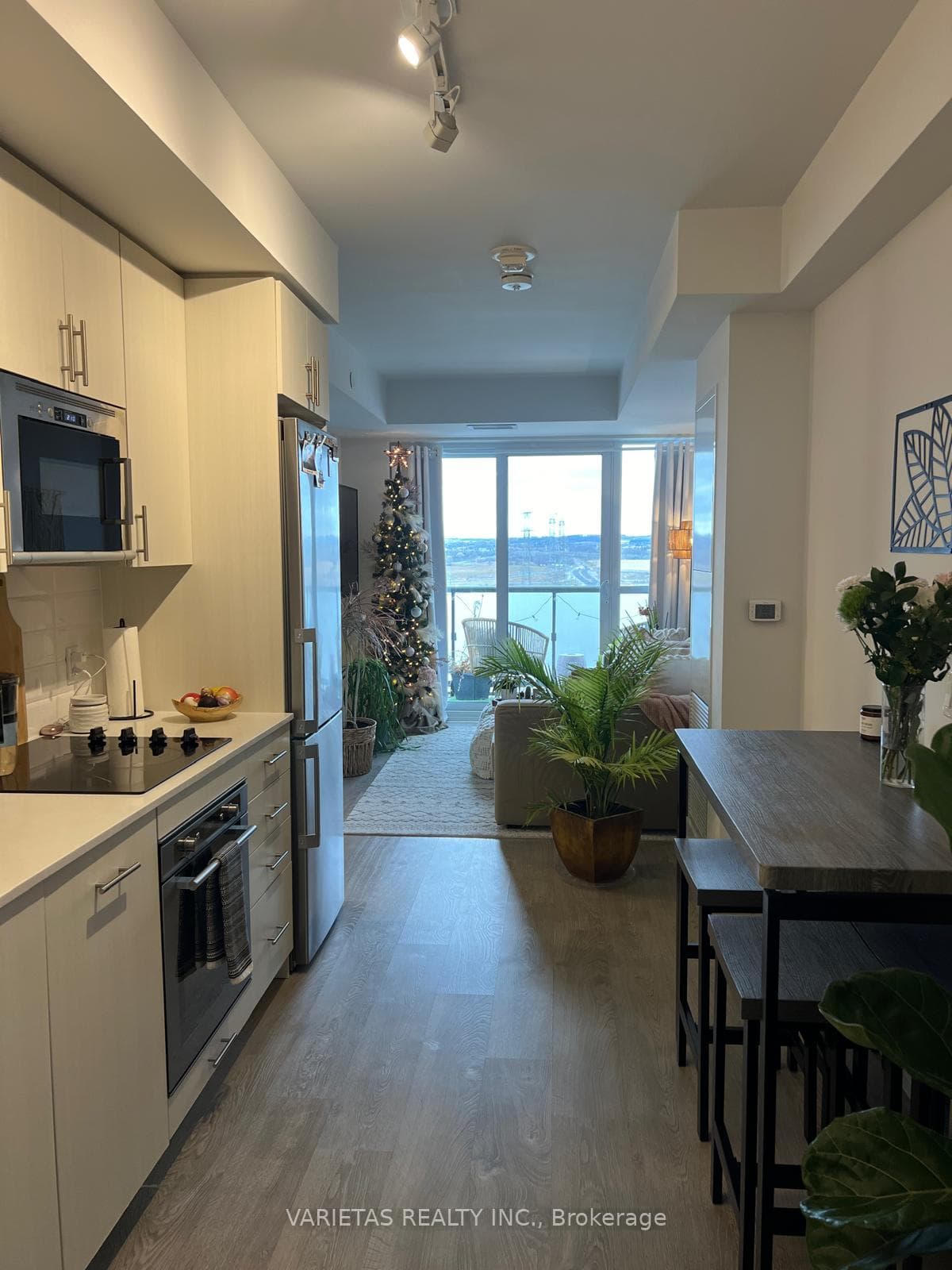 2550 Simcoe Street Unit 1606 photo 9