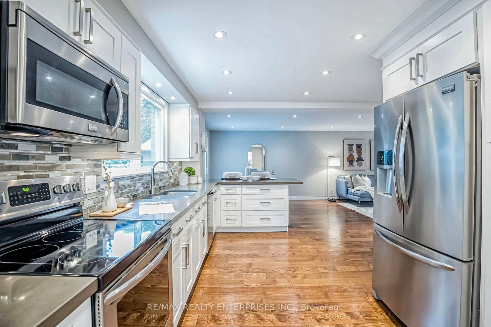 1825 Pattinson Crescent photo 10
