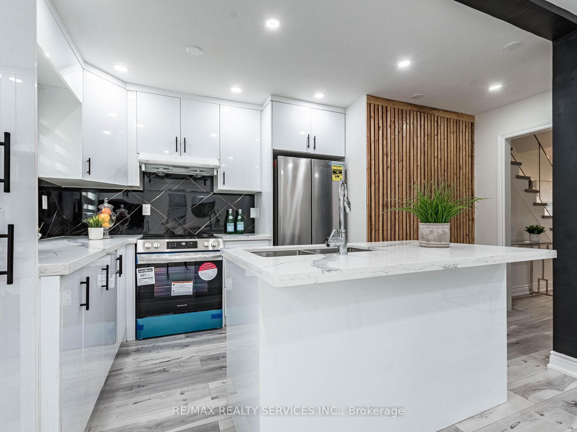 66 Dumfries Avenue photo 15