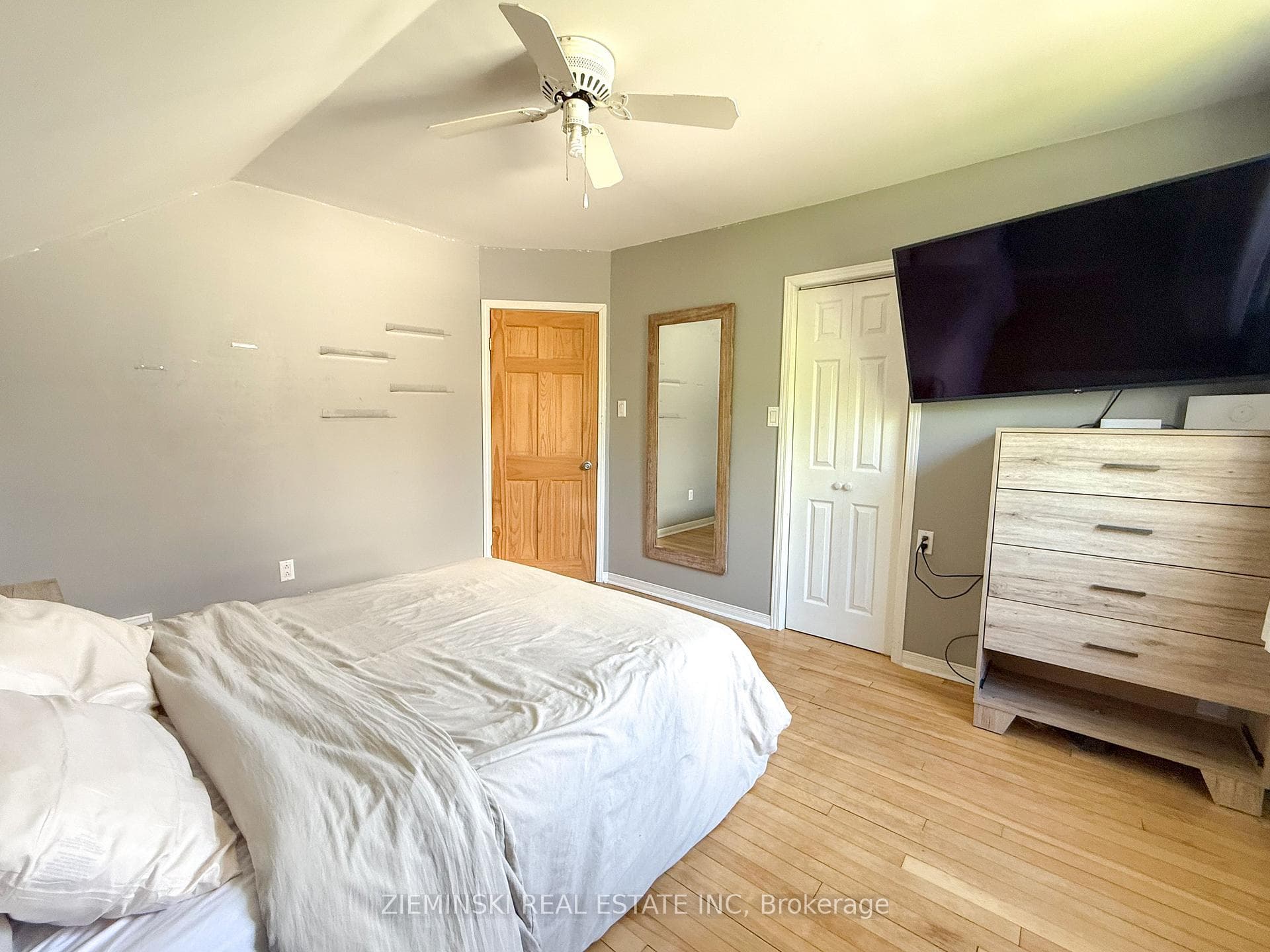 143 Essex Avenue photo 16