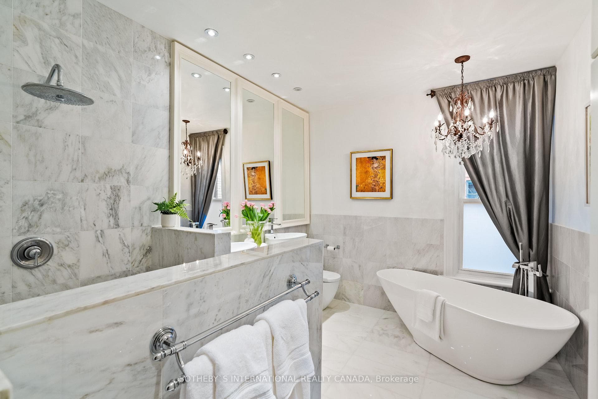 328 Wellesley Street photo 17